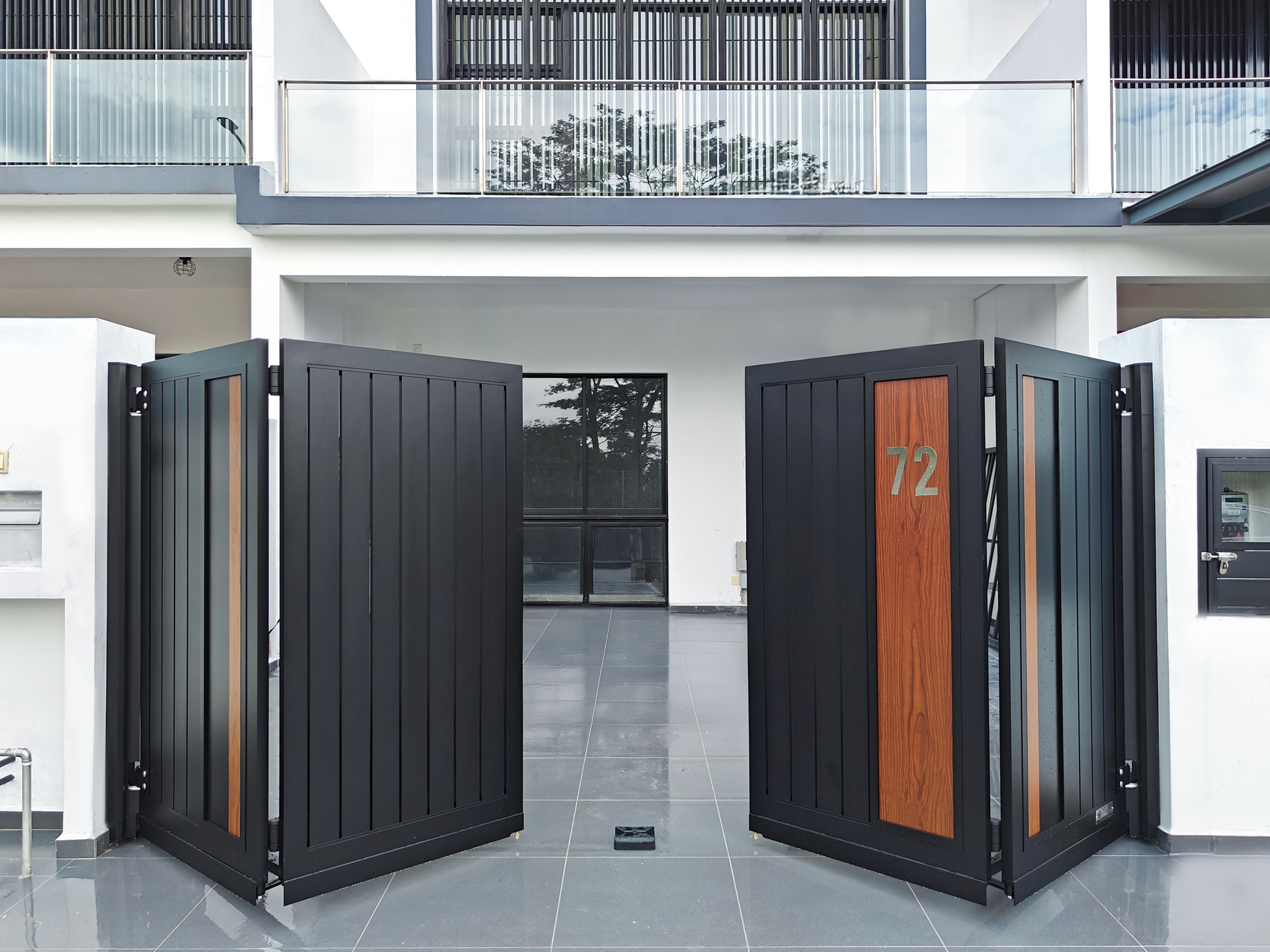 Trackless folding gate Trackless autogate Folding gate Malaysia Aluminium gate Malaysia Delux autogate Unigate Autogate Malaysia Unigate Malaysia Trackless gate Malaysia Aluminium gate supplier Malaysia Aluminium auto gate Autogate price Autogate system price Trackless autogate malaysia price Autogate malaysia price Aluminium gate suppliers inline 14