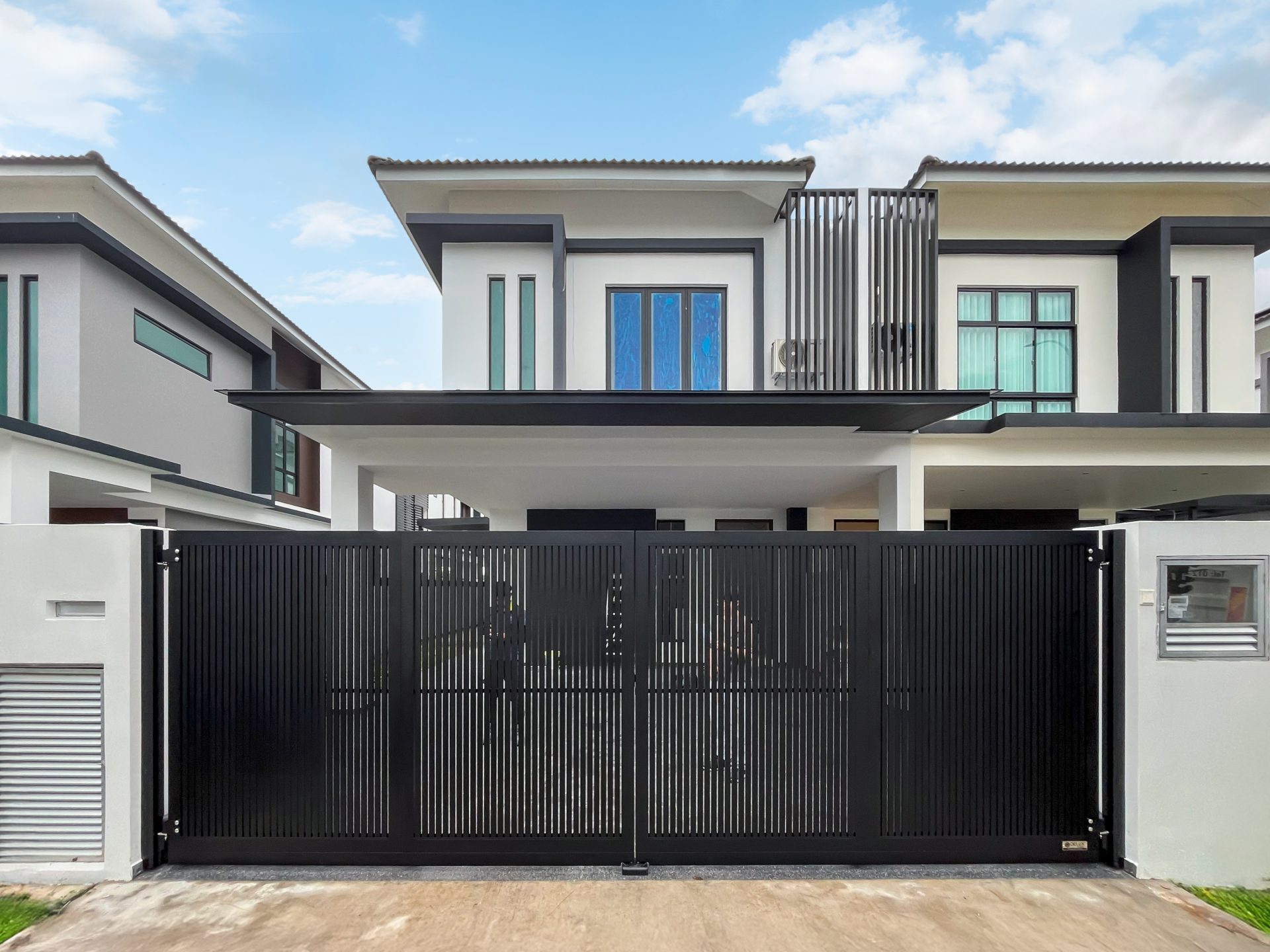 Trackless folding gate Trackless autogate Folding gate Malaysia Aluminium gate Malaysia Delux autogate Unigate Autogate Malaysia Unigate Malaysia Trackless gate Malaysia Aluminium gate supplier Malaysia Aluminium auto gate Autogate price Autogate system price Trackless autogate malaysia price Autogate malaysia price Aluminium gate suppliers texstone x16