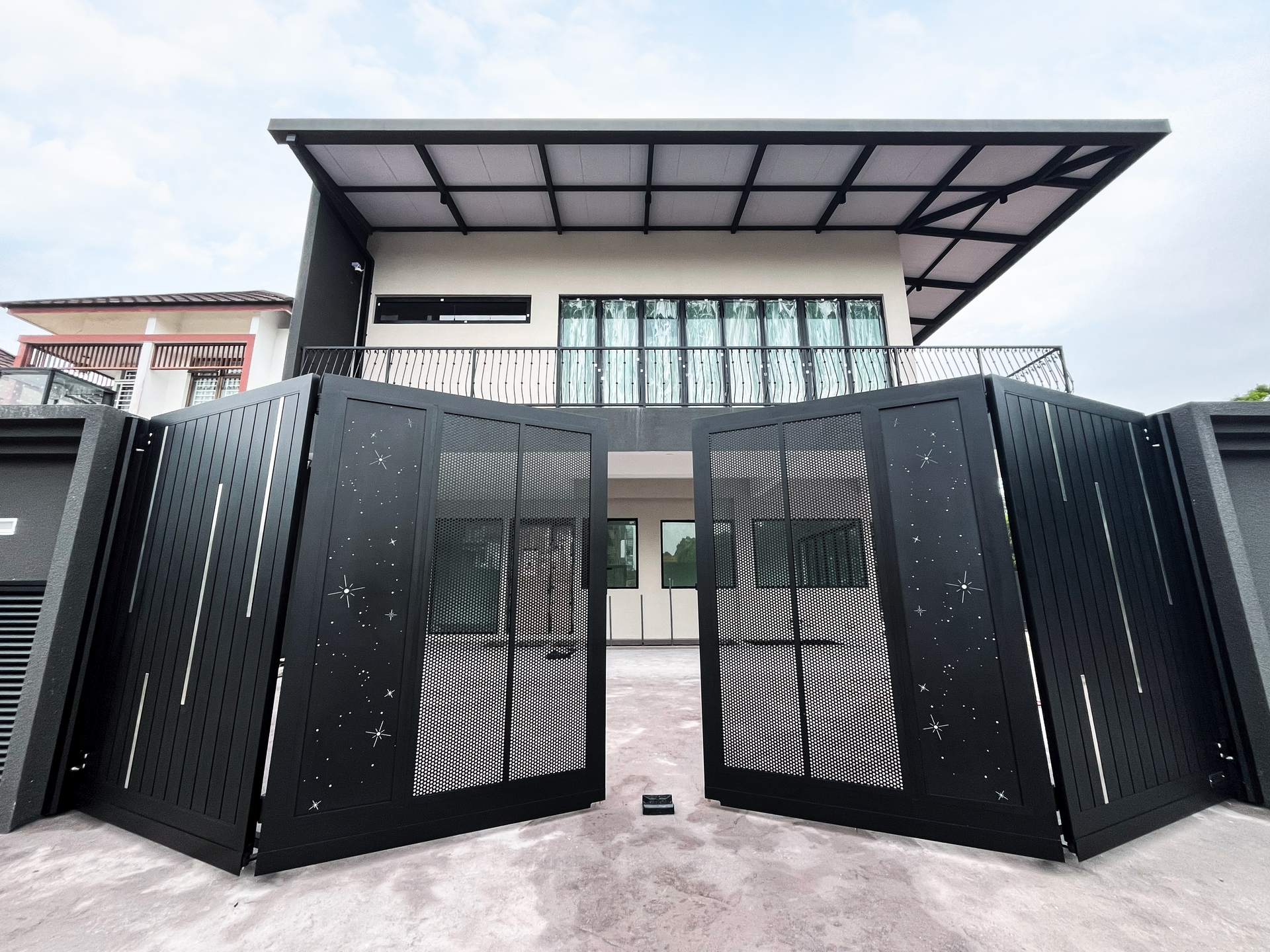 Trackless folding gate Trackless autogate Folding gate Malaysia Aluminium gate Malaysia Delux autogate Unigate Autogate Malaysia Unigate Malaysia Trackless gate Malaysia Aluminium gate supplier Malaysia Aluminium auto gate Autogate price Autogate system price Trackless autogate malaysia price Autogate malaysia price Aluminium gate suppliers starry