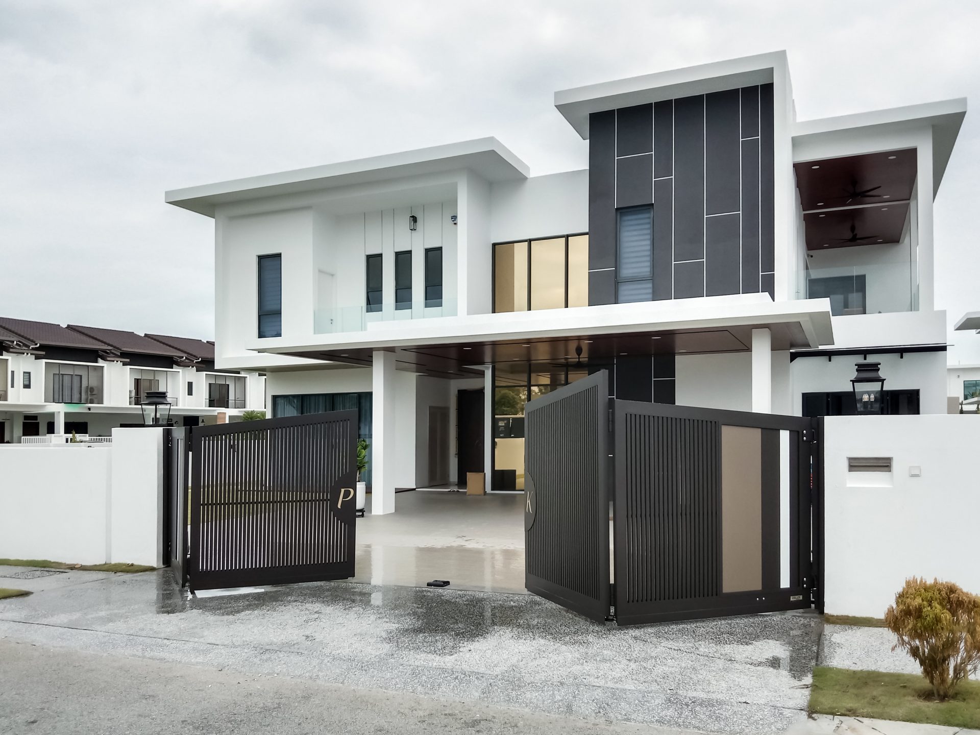 Trackless folding gate Trackless autogate Folding gate Malaysia Aluminium gate Malaysia Delux autogate Unigate Autogate Malaysia Unigate Malaysia Trackless gate Malaysia Aluminium gate supplier Malaysia Aluminium auto gate Autogate price Autogate system price Trackless autogate malaysia price Autogate malaysia price Aluminium gate suppliers sharperr1