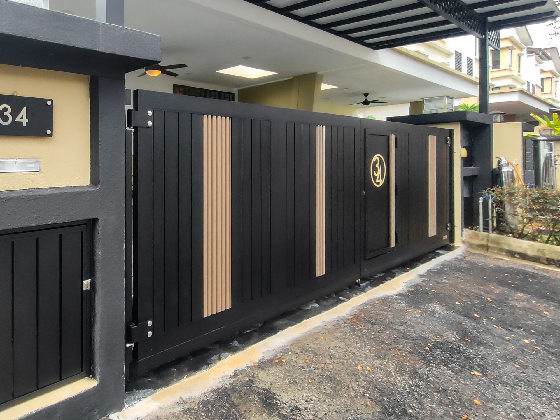 Trackless folding gate Trackless autogate Folding gate Malaysia Aluminium gate Malaysia Delux autogate Unigate Autogate Malaysia Unigate Malaysia Trackless gate Malaysia Aluminium gate supplier Malaysia Aluminium auto gate Autogate price Autogate system price Trackless autogate malaysia price Autogate malaysia price Aluminium gate suppliers elite 3