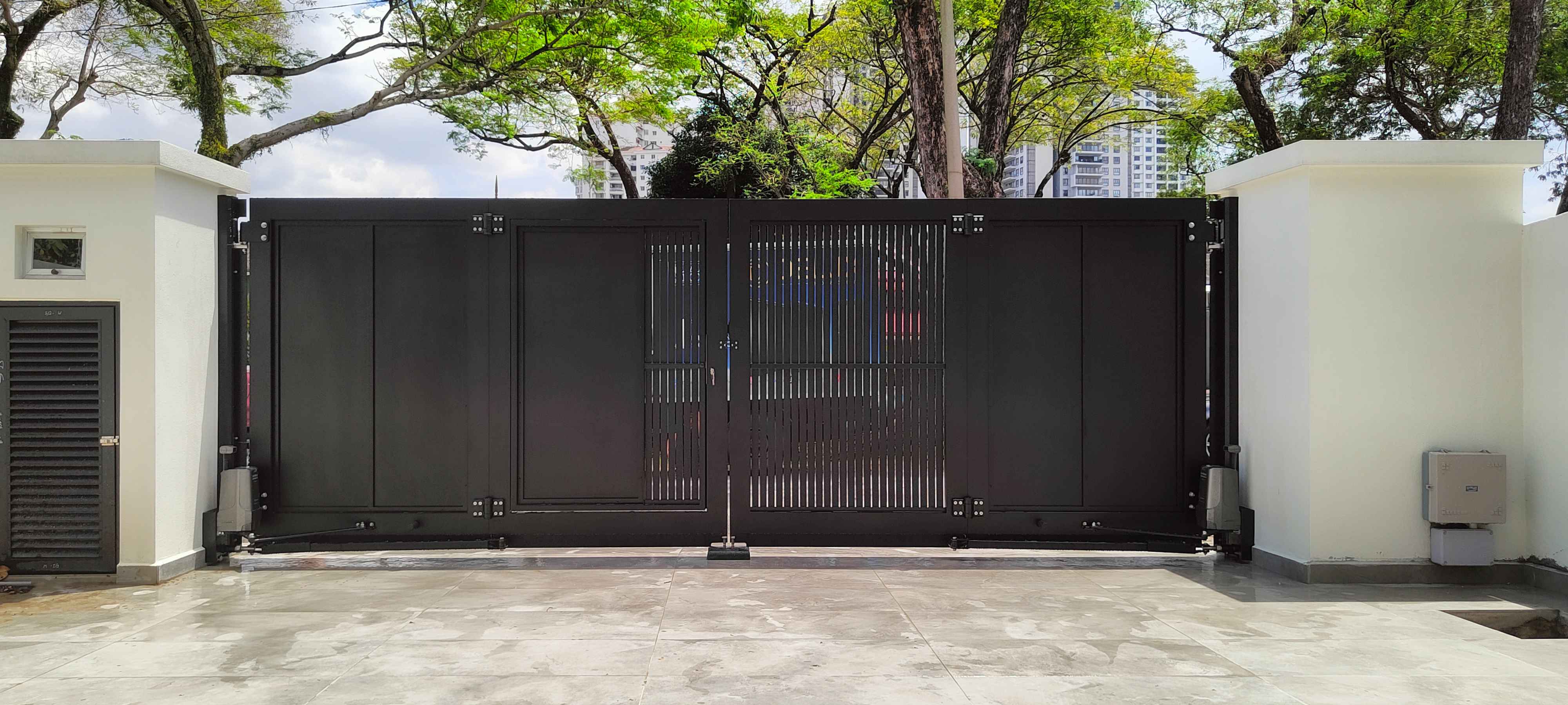 Trackless folding gate Trackless autogate Folding gate Malaysia Aluminium gate Malaysia Delux autogate Unigate Autogate Malaysia Unigate Malaysia Trackless gate Malaysia Aluminium gate supplier Malaysia Aluminium auto gate Autogate price Autogate system price Trackless autogate malaysia price Autogate malaysia price Aluminium gate suppliers wood 1