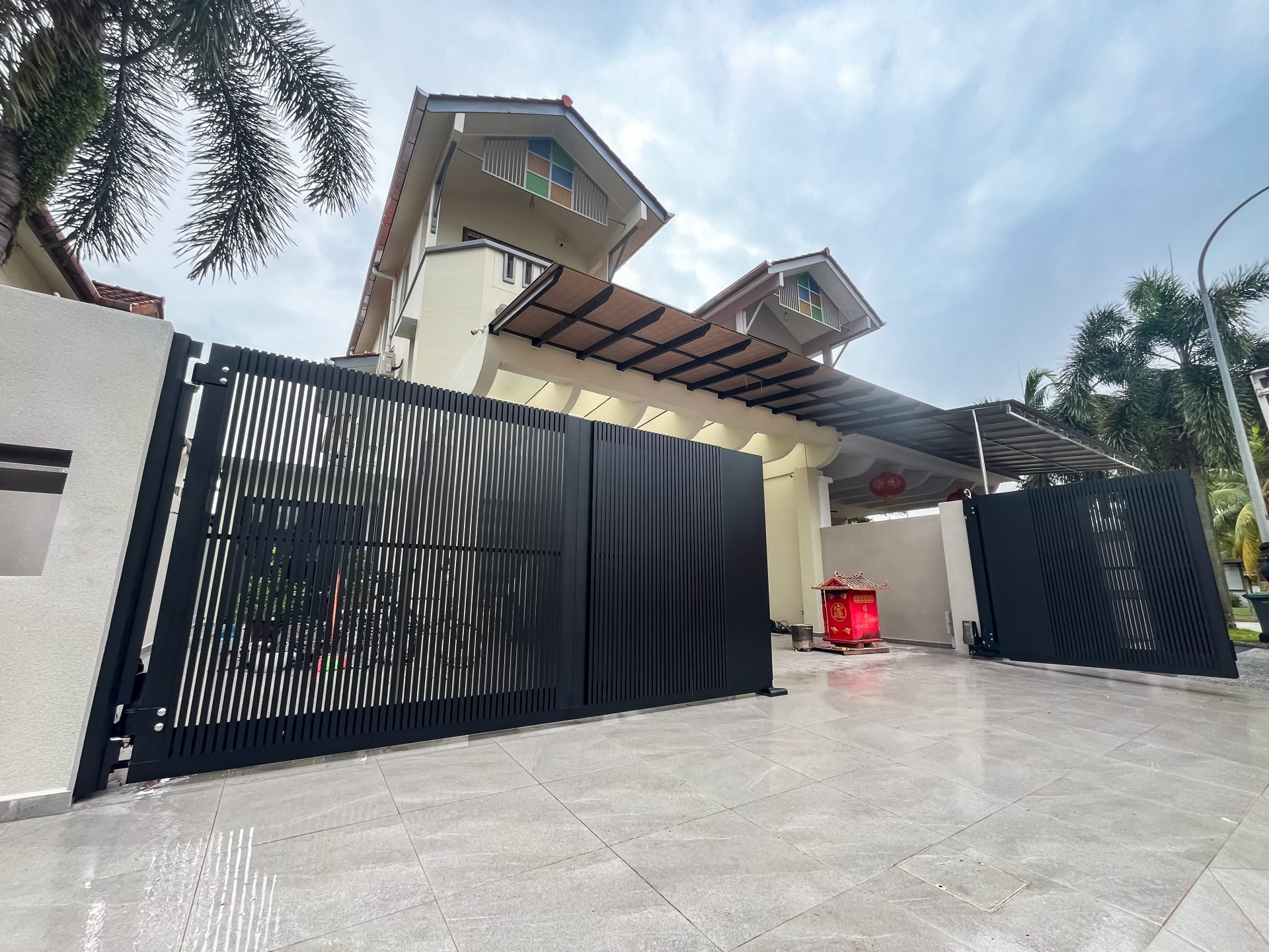 Trackless folding gate Trackless autogate Folding gate Malaysia Aluminium gate Malaysia Delux autogate Unigate Autogate Malaysia Unigate Malaysia Trackless gate Malaysia Aluminium gate supplier Malaysia Aluminium auto gate Autogate price Autogate system price Trackless autogate malaysia price Autogate malaysia price Aluminium gate suppliers xe9