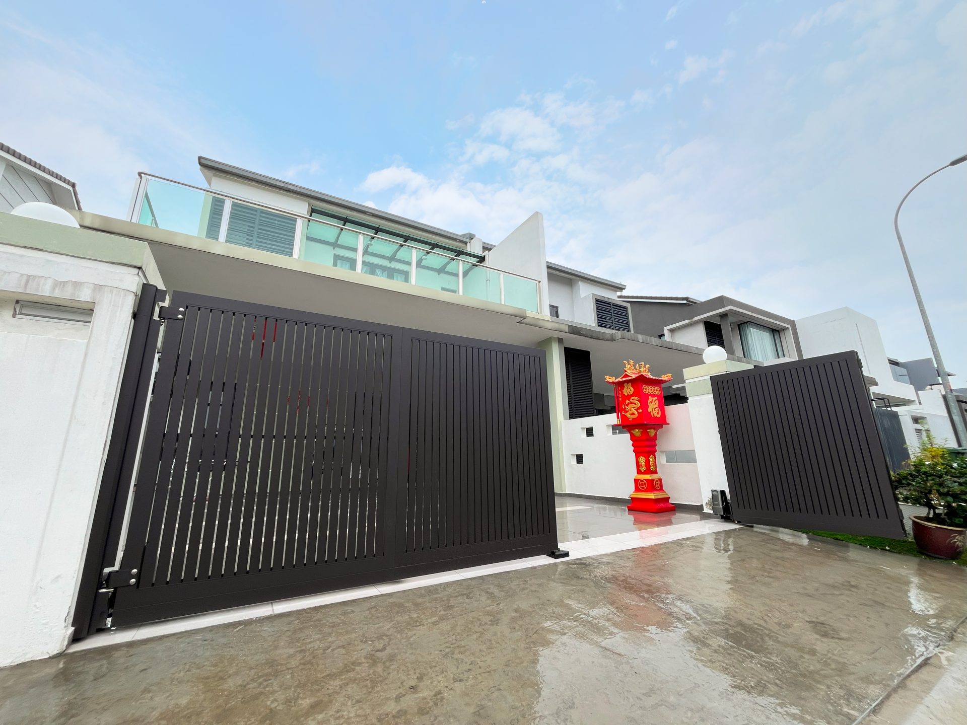 Trackless folding gate Trackless autogate Folding gate Malaysia Aluminium gate Malaysia Delux autogate Unigate Autogate Malaysia Unigate Malaysia Trackless gate Malaysia Aluminium gate supplier Malaysia Aluminium auto gate Autogate price Autogate system price Trackless autogate malaysia price Autogate malaysia price Aluminium gate suppliers texstone x16