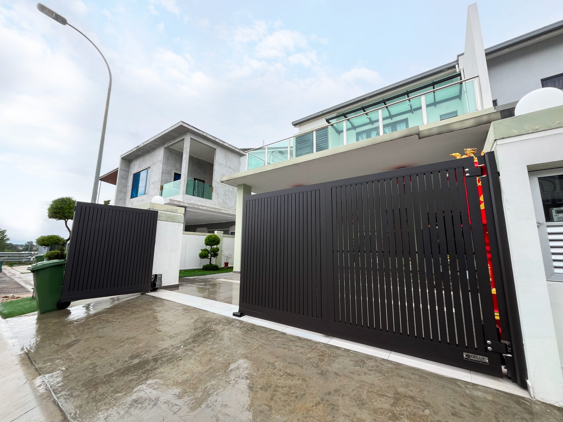 Trackless folding gate Trackless autogate Folding gate Malaysia Aluminium gate Malaysia Delux autogate Unigate Autogate Malaysia Unigate Malaysia Trackless gate Malaysia Aluminium gate supplier Malaysia Aluminium auto gate Autogate price Autogate system price Trackless autogate malaysia price Autogate malaysia price Aluminium gate suppliers texstone x16