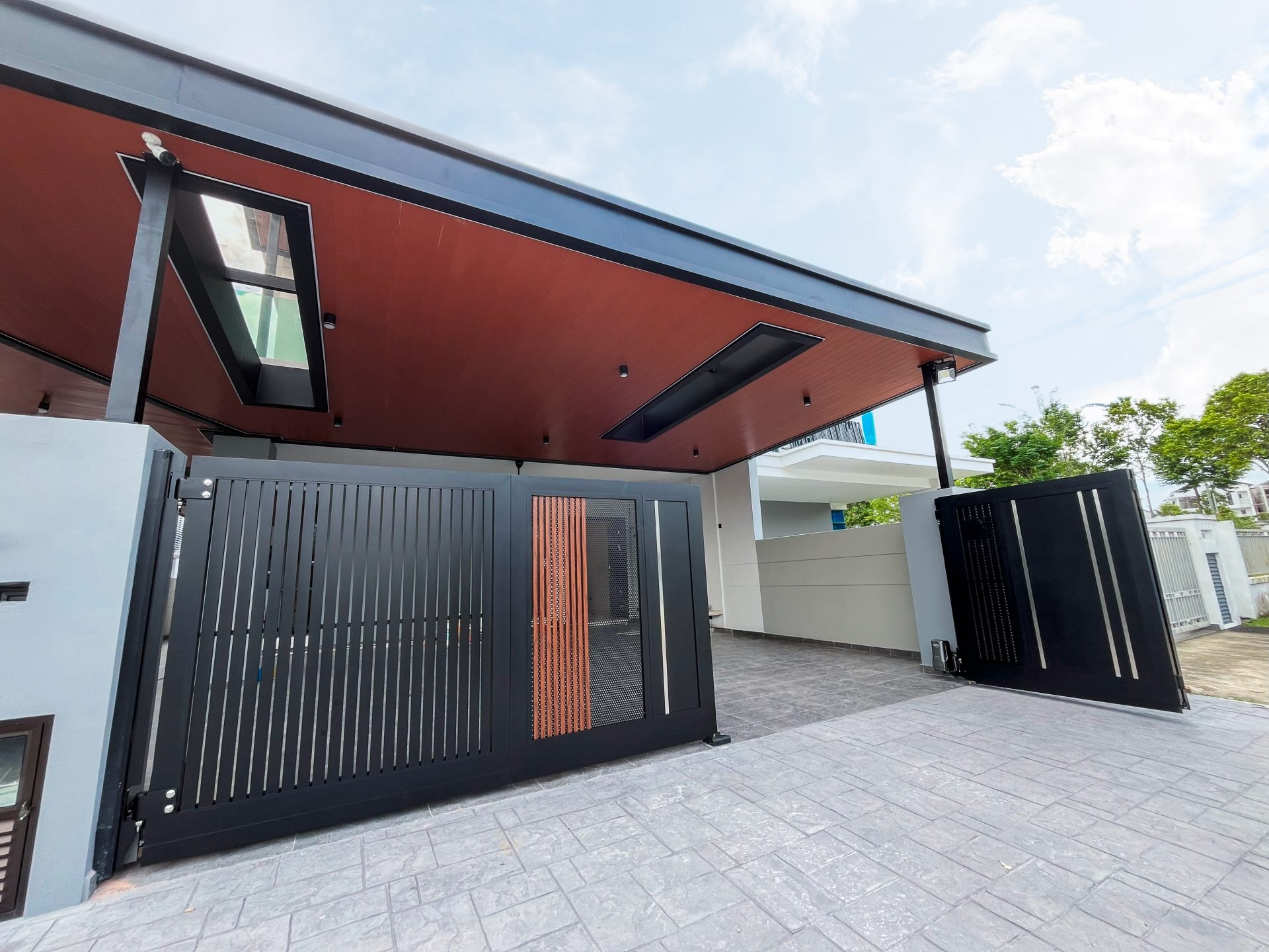 Trackless folding gate Trackless autogate Folding gate Malaysia Aluminium gate Malaysia Delux autogate Unigate Autogate Malaysia Unigate Malaysia Trackless gate Malaysia Aluminium gate supplier Malaysia Aluminium auto gate Autogate price Autogate system price Trackless autogate malaysia price Autogate malaysia price Aluminium gate suppliers linex 3