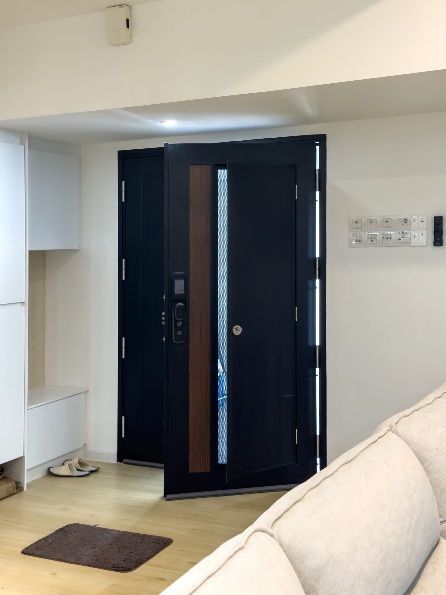 AlutechDoor One and Half Door DT601W