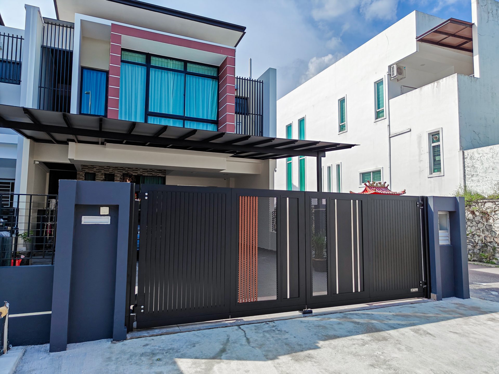 Trackless folding gate Trackless autogate Folding gate Malaysia Aluminium gate Malaysia Delux autogate Unigate Autogate Malaysia Unigate Malaysia Trackless gate Malaysia Aluminium gate supplier Malaysia Aluminium auto gate Autogate price Autogate system price Trackless autogate malaysia price Autogate malaysia price Aluminium gate suppliers linex 3