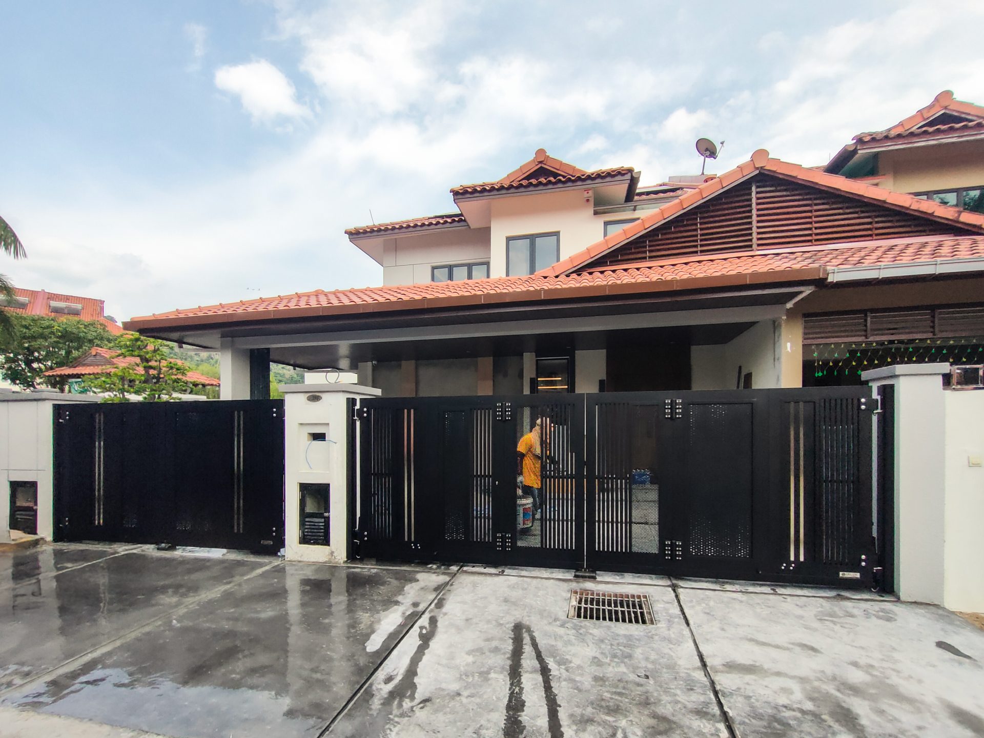 Trackless folding gate Trackless autogate Folding gate Malaysia Aluminium gate Malaysia Delux autogate Unigate Autogate Malaysia Unigate Malaysia Trackless gate Malaysia Aluminium gate supplier Malaysia Aluminium auto gate Autogate price Autogate system price Trackless autogate malaysia price Autogate malaysia price Aluminium gate suppliers volca