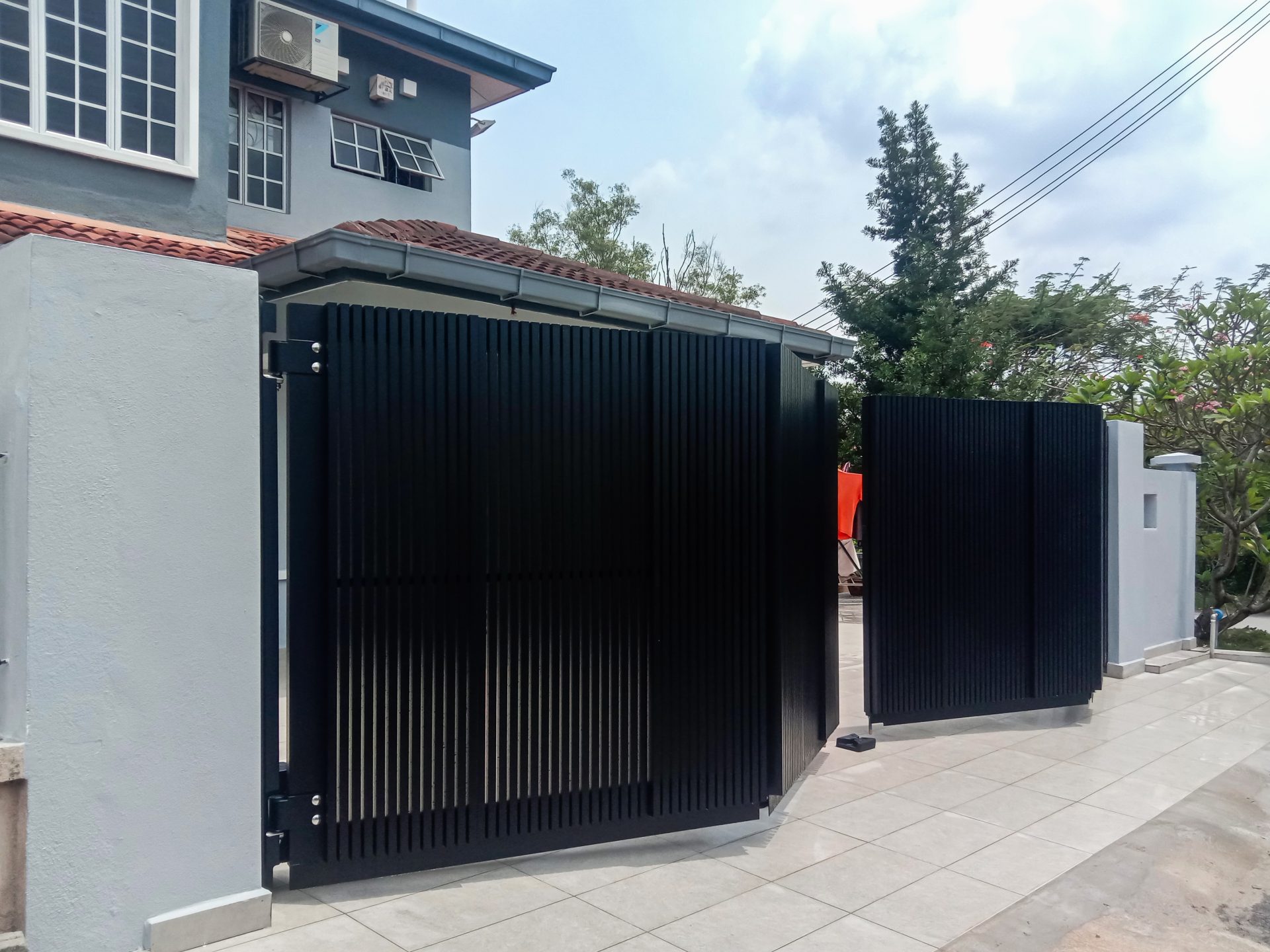 Trackless folding gate Trackless autogate Folding gate Malaysia Aluminium gate Malaysia Delux autogate Unigate Autogate Malaysia Unigate Malaysia Trackless gate Malaysia Aluminium gate supplier Malaysia Aluminium auto gate Autogate price Autogate system price Trackless autogate malaysia price Autogate malaysia price Aluminium gate suppliers x21