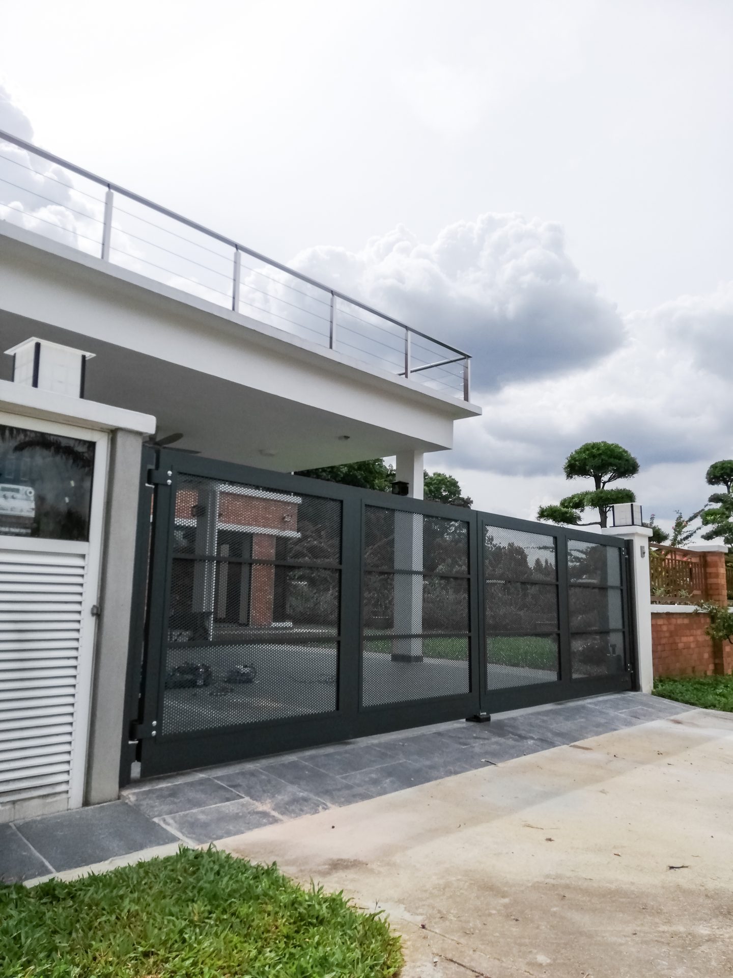 Trackless folding gate Trackless autogate Folding gate Malaysia Aluminium gate Malaysia Delux autogate Unigate Autogate Malaysia Unigate Malaysia Trackless gate Malaysia Aluminium gate supplier Malaysia Aluminium auto gate Autogate price Autogate system price Trackless autogate malaysia price Autogate malaysia price Aluminium gate suppliers x7