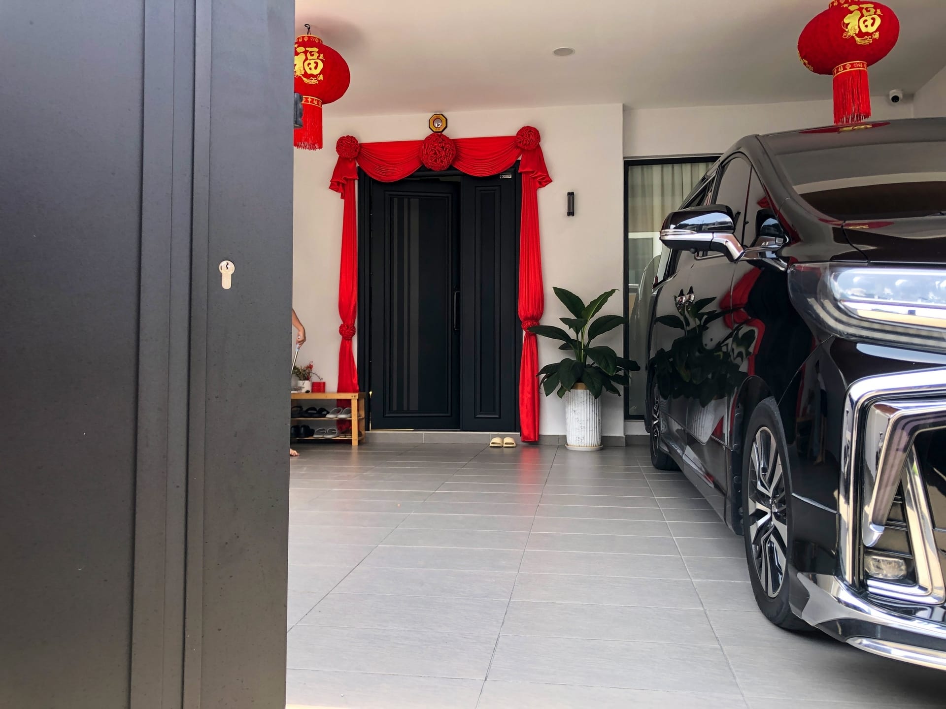 Security door Malaysia Aluminum door Luxury security door Delux security door price Aluminium security door Alutechdoor Security door design for home Best safety door Best security door malaysia Modern security door Security door design Safety door Malaysia Premium security door dt611