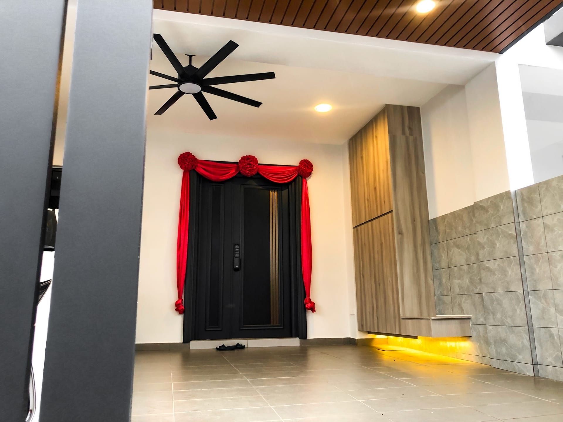 Security door Malaysia Aluminum door Luxury security door Delux security door price Aluminium security door Alutechdoor Security door design for home Best safety door Best security door malaysia Modern security door Security door design Safety door Malaysia Premium security door dt706
