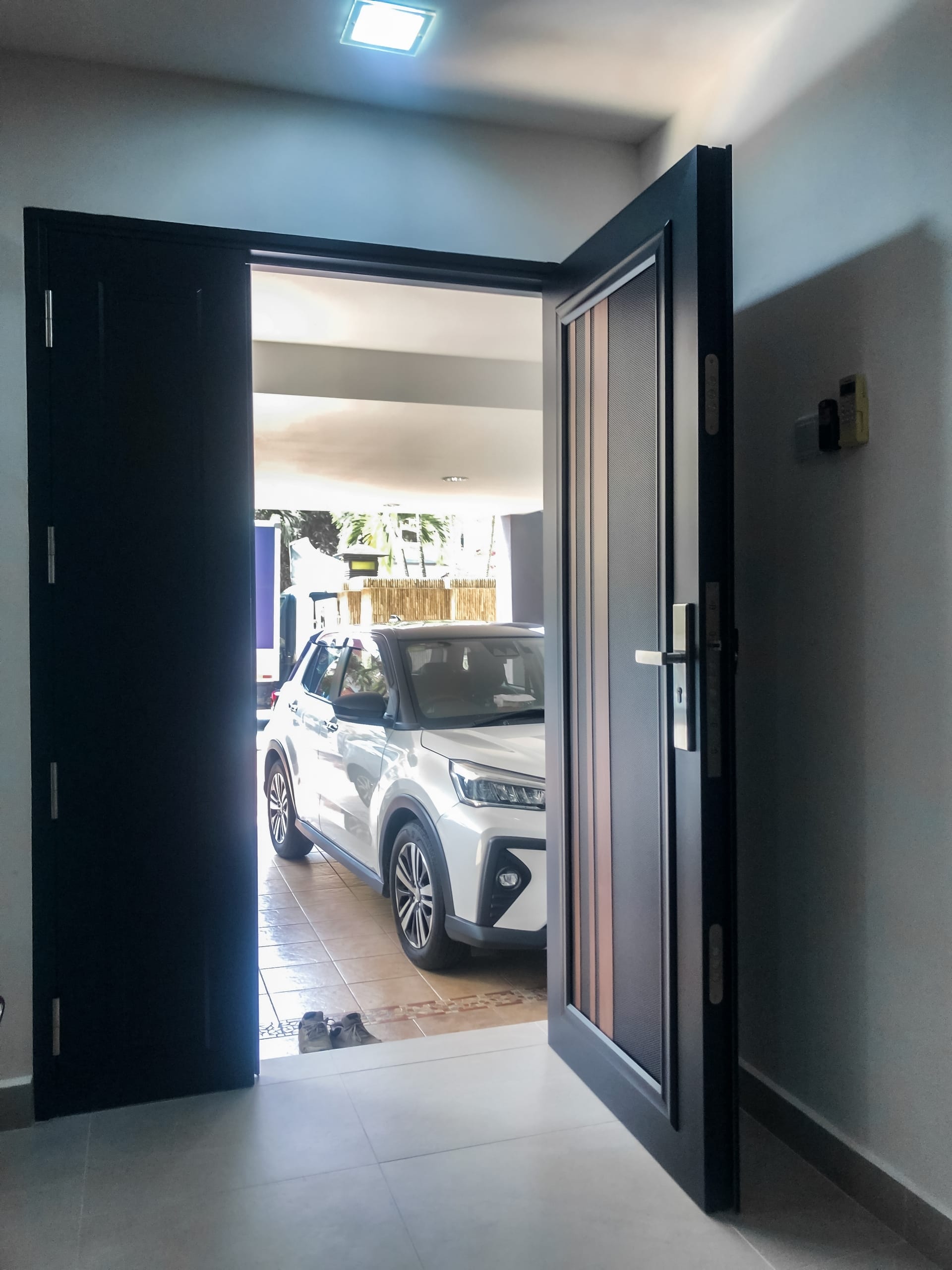 Security door Malaysia Aluminum door Luxury security door Delux security door price Aluminium security door Alutechdoor Security door design for home Best safety door Best security door malaysia Modern security door Security door design Safety door Malaysia Premium security door dt611