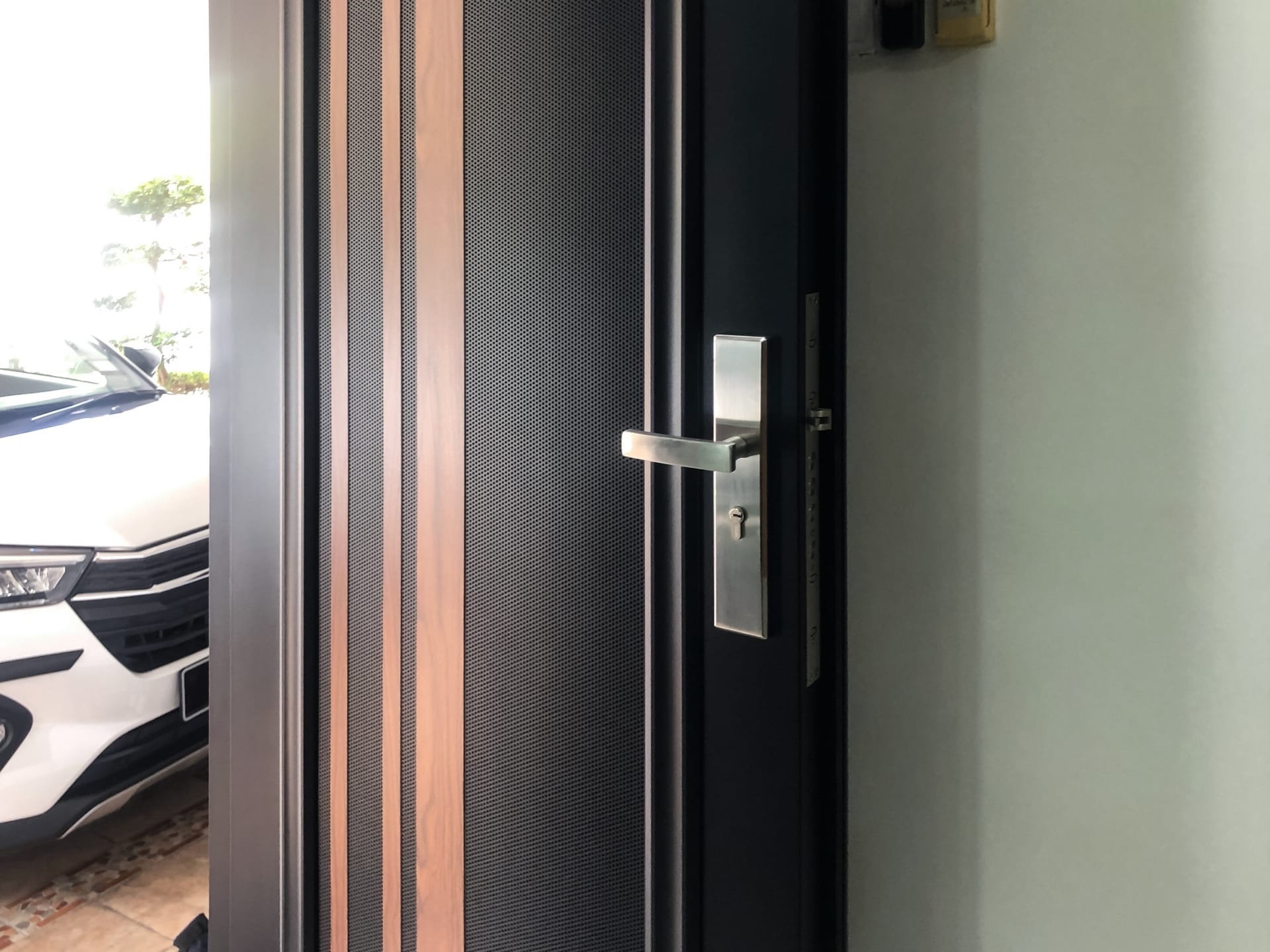 Security door Malaysia Aluminum door Luxury security door Delux security door price Aluminium security door Alutechdoor Security door design for home Best safety door Best security door malaysia Modern security door Security door design Safety door Malaysia Premium security door dt611