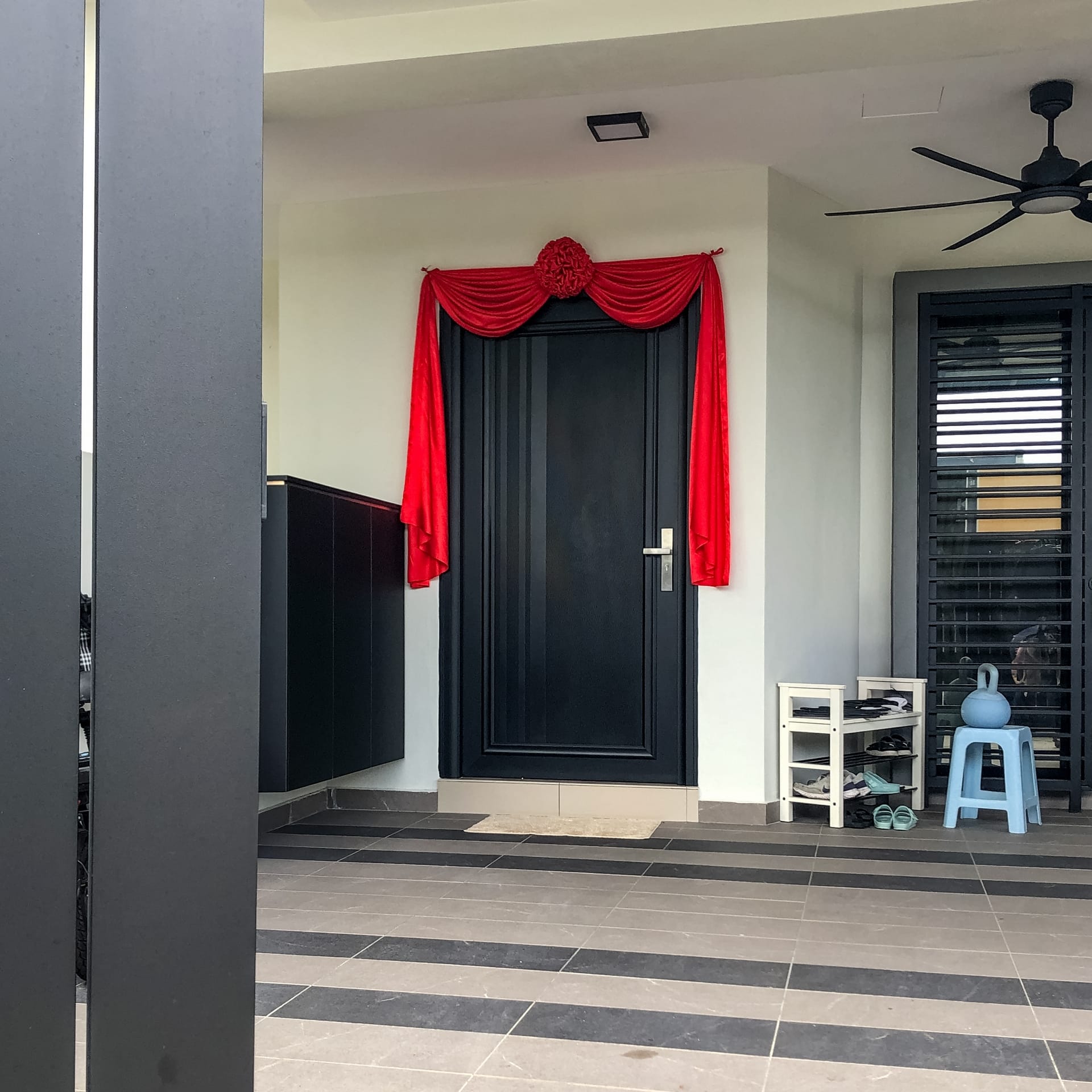 Security door Malaysia Aluminum door Luxury security door Delux security door price Aluminium security door Alutechdoor Security door design for home Best safety door Best security door malaysia Modern security door Security door design Safety door Malaysia Premium security door dt611