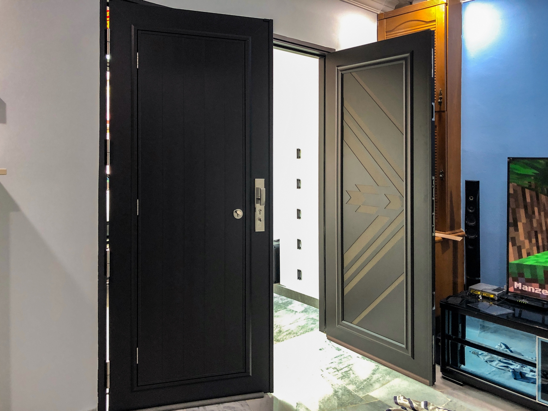 Security door Malaysia Aluminum door Luxury security door Delux security door price Aluminium security door Alutechdoor Security door design for home Best safety door Best security door malaysia Modern security door Security door design Safety door Malaysia Premium security door dt704