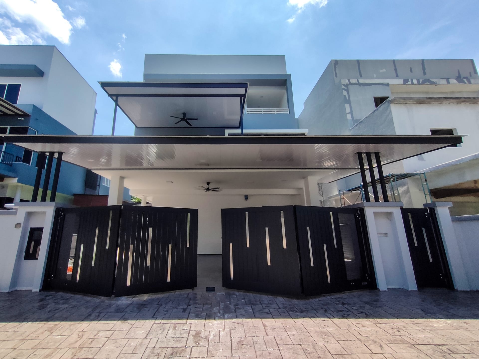Trackless folding gate Trackless autogate Folding gate Malaysia Aluminium gate Malaysia Delux autogate Unigate Autogate Malaysia Unigate Malaysia Trackless gate Malaysia Aluminium gate supplier Malaysia Aluminium auto gate Autogate price Autogate system price Trackless autogate malaysia price Autogate malaysia price Aluminium gate suppliers classline 301