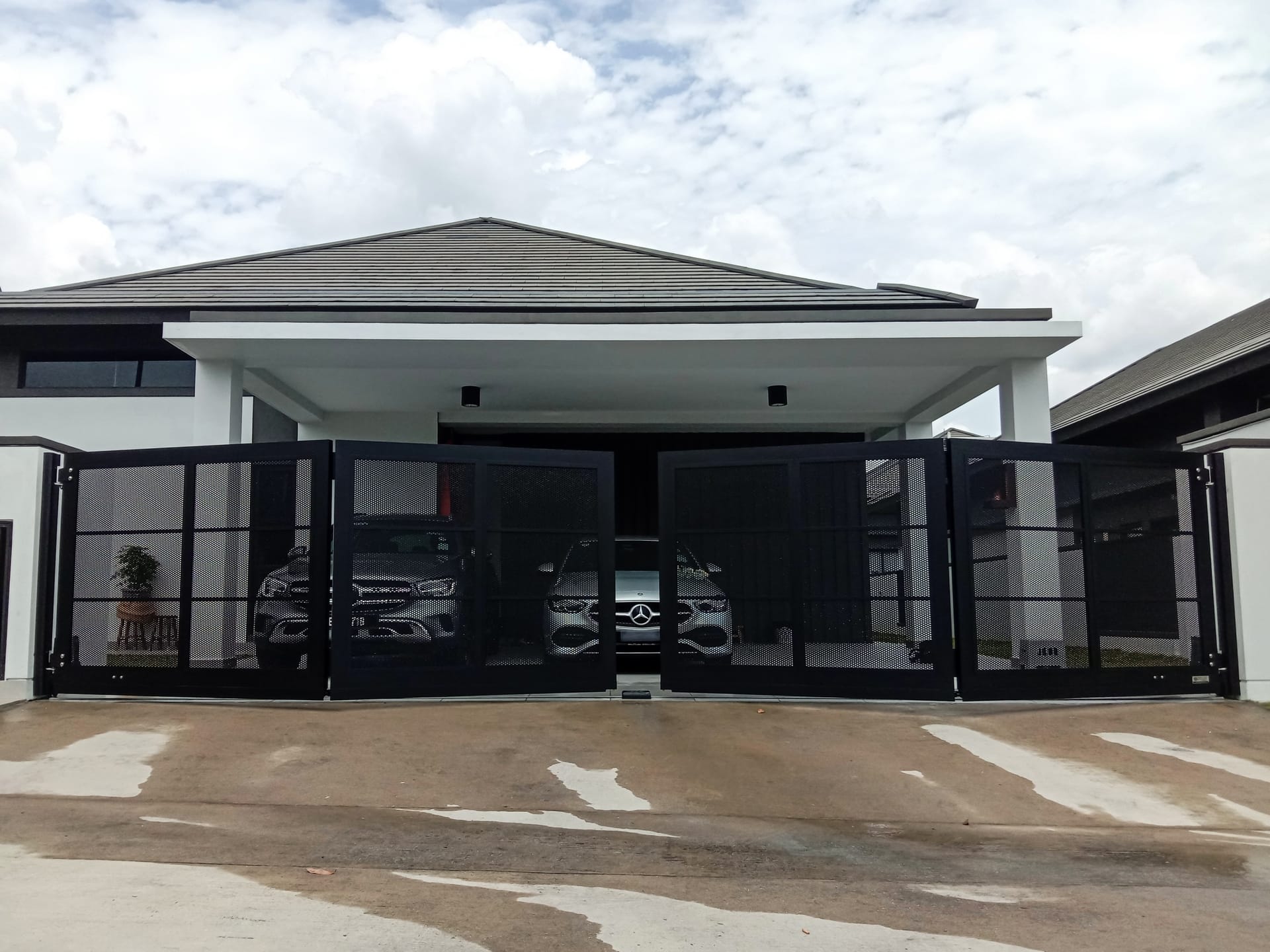 Trackless folding gate Trackless autogate Folding gate Malaysia Aluminium gate Malaysia Delux autogate Unigate Autogate Malaysia Unigate Malaysia Trackless gate Malaysia Aluminium gate supplier Malaysia Aluminium auto gate Autogate price Autogate system price Trackless autogate malaysia price Autogate malaysia price Aluminium gate suppliers x7