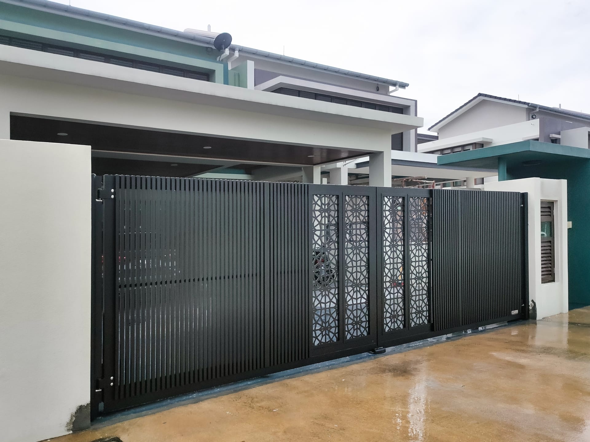 Trackless folding gate Trackless autogate Folding gate Malaysia Aluminium gate Malaysia Delux autogate Unigate Autogate Malaysia Unigate Malaysia Trackless gate Malaysia Aluminium gate supplier Malaysia Aluminium auto gate Autogate price Autogate system price Trackless autogate malaysia price Autogate malaysia price Aluminium gate suppliers mj107
