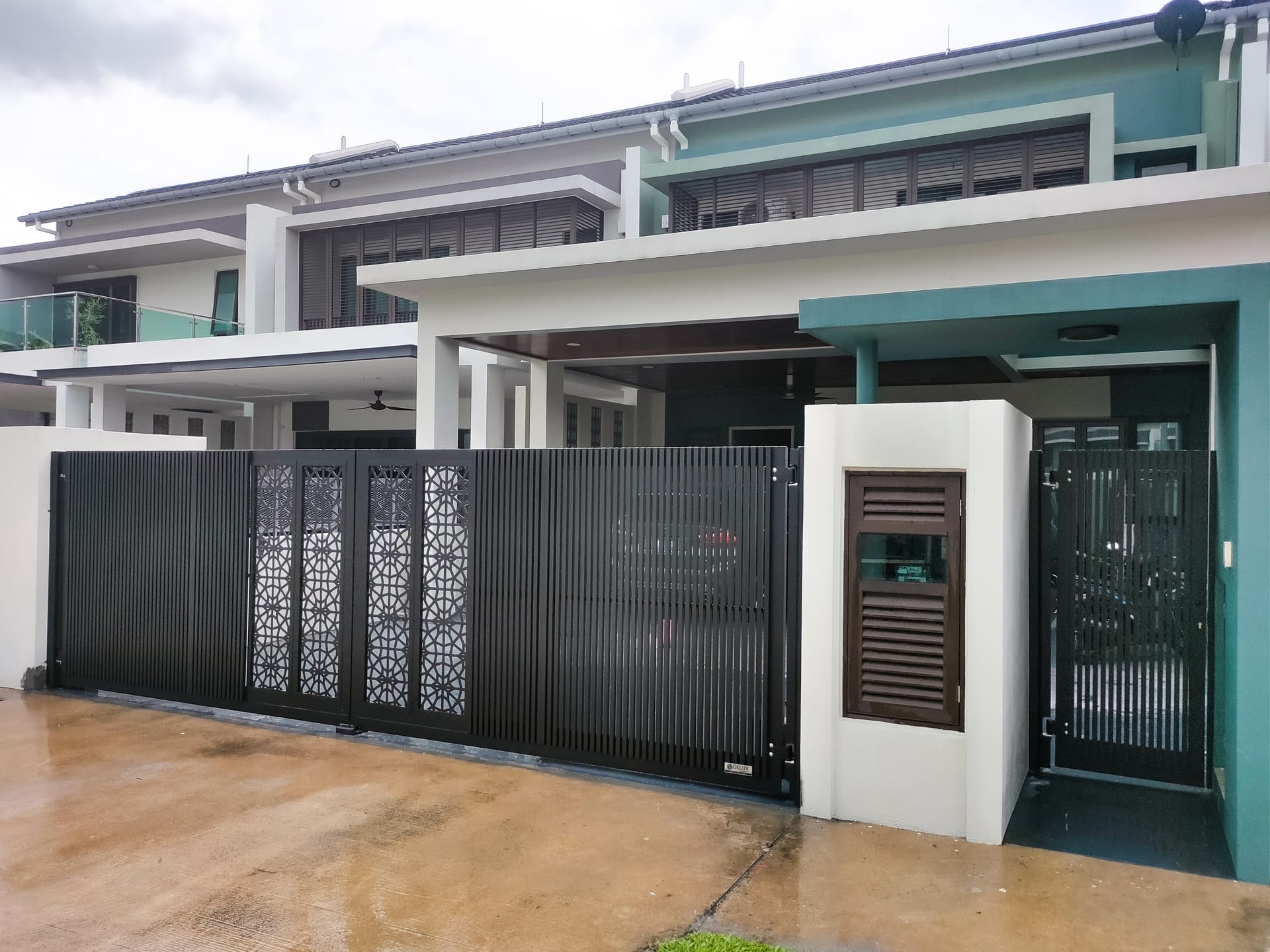 Trackless folding gate Trackless autogate Folding gate Malaysia Aluminium gate Malaysia Delux autogate Unigate Autogate Malaysia Unigate Malaysia Trackless gate Malaysia Aluminium gate supplier Malaysia Aluminium auto gate Autogate price Autogate system price Trackless autogate malaysia price Autogate malaysia price Aluminium gate suppliers mj107