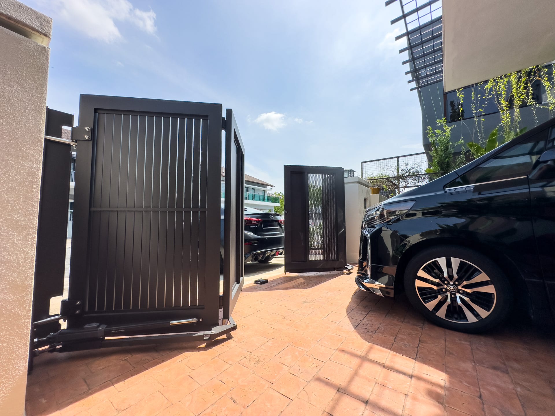 IMG_5489 Trackless folding gate Trackless autogate Folding gate Malaysia Aluminium gate Malaysia Delux autogate Unigate Autogate Malaysia Unigate Malaysia Trackless gate Malaysia Aluminium gate supplier Malaysia Aluminium auto gate Autogate price Autogate system price Trackless autogate malaysia price Autogate malaysia price Aluminium gate suppliers