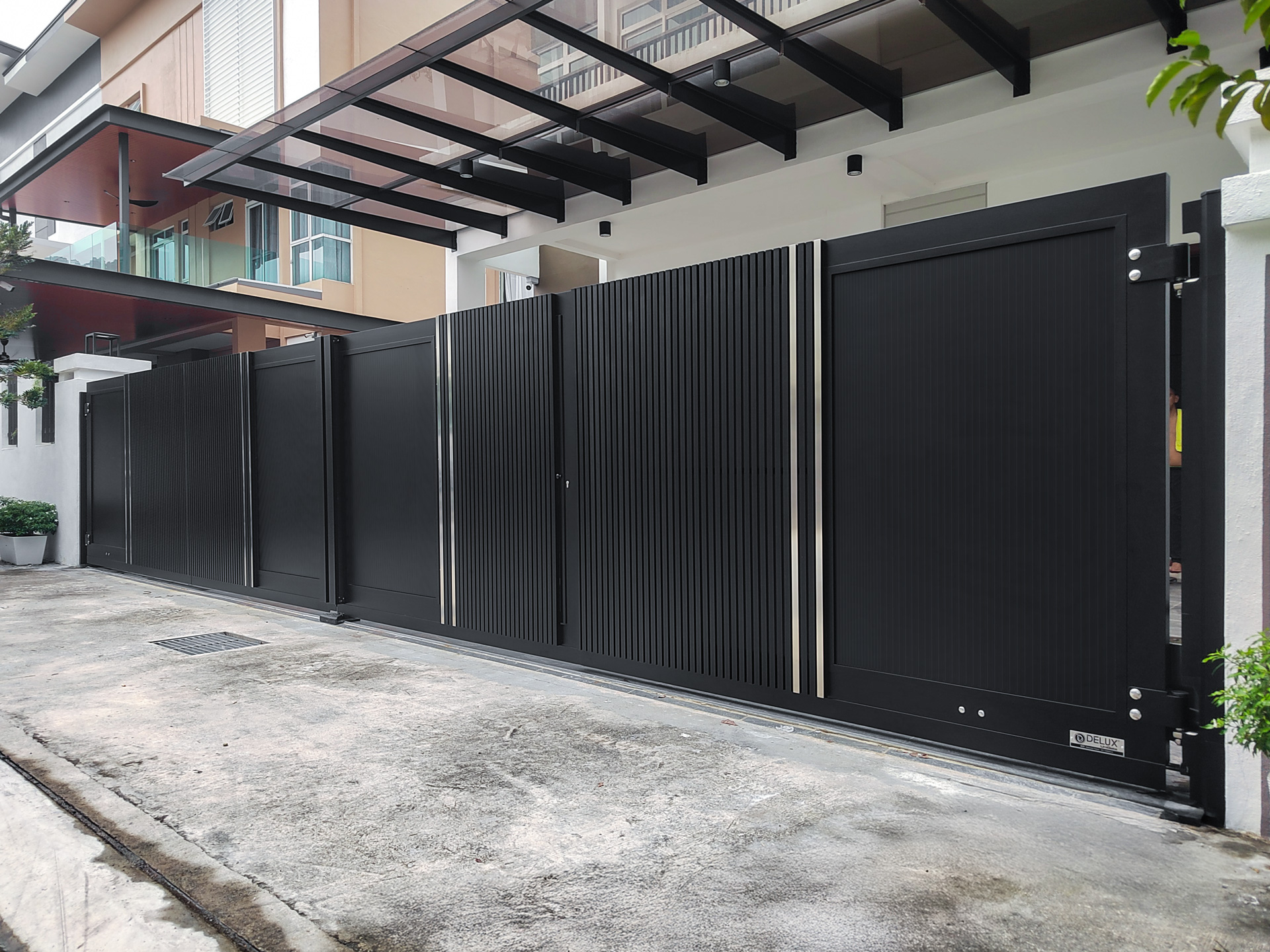 UniGate-Pro-Max_Lino-GN103_28ft-1in-x-6ft_Ampang--(3) Trackless folding gate Trackless autogate Folding gate Malaysia Aluminium gate Malaysia Delux autogate Unigate Autogate Malaysia Unigate Malaysia Trackless gate Malaysia Aluminium gate supplier Malaysia Aluminium auto gate Autogate price Autogate system price Trackless autogate malaysia price Autogate malaysia price Aluminium gate suppliers LINO