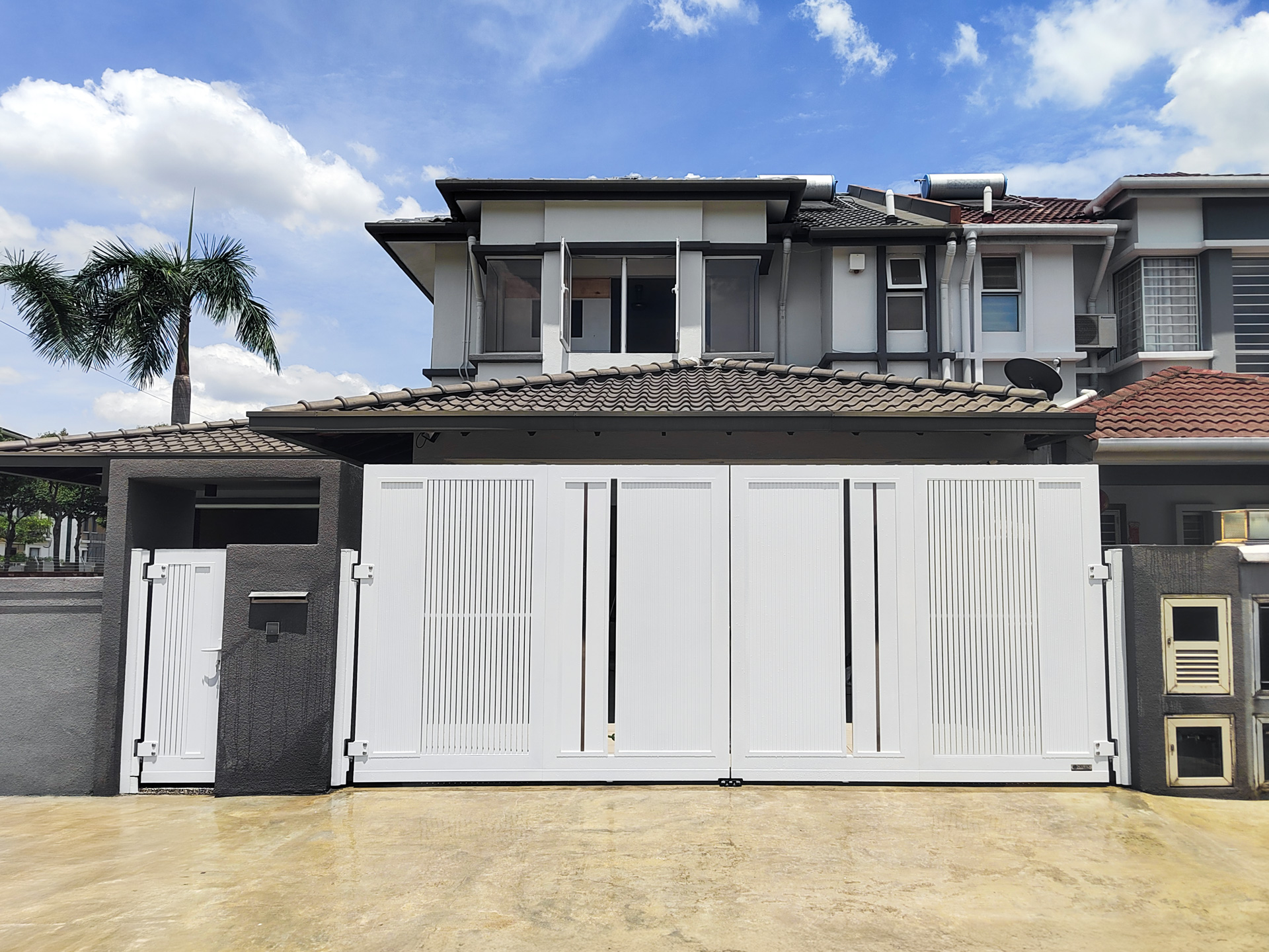 Trackless folding gate Trackless autogate Folding gate Malaysia Aluminium gate Malaysia Delux autogate Unigate Autogate Malaysia Unigate Malaysia Trackless gate Malaysia Aluminium gate supplier Malaysia Aluminium auto gate Autogate price Autogate system price Trackless autogate malaysia price Autogate malaysia price Aluminium gate suppliers LINO