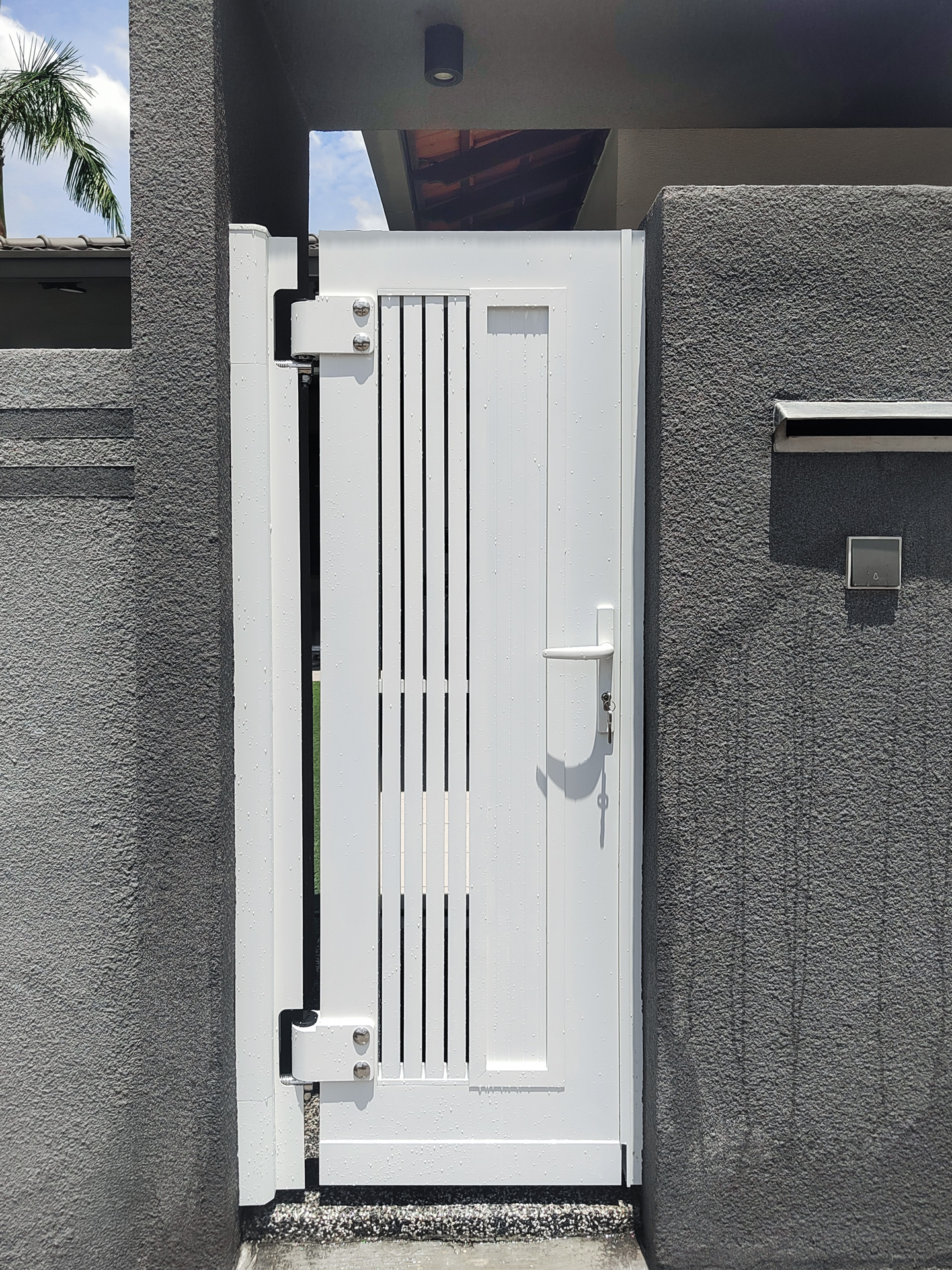 Trackless folding gate Trackless autogate Folding gate Malaysia Aluminium gate Malaysia Delux autogate Unigate Autogate Malaysia Unigate Malaysia Trackless gate Malaysia Aluminium gate supplier Malaysia Aluminium auto gate Autogate price Autogate system price Trackless autogate malaysia price Autogate malaysia price Aluminium gate suppliers LINO