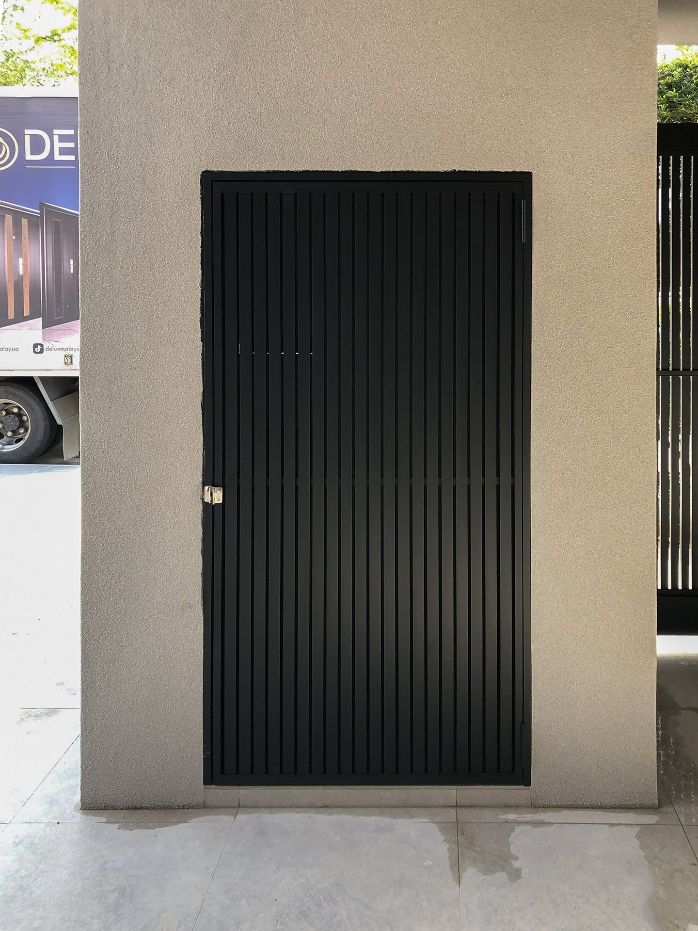 Trackless folding gate Trackless autogate Folding gate Malaysia Aluminium gate Malaysia Delux autogate Unigate Autogate Malaysia Unigate Malaysia Trackless gate Malaysia Aluminium gate supplier Malaysia Aluminium auto gate Autogate price Autogate system price Trackless autogate malaysia price Autogate malaysia price Aluminium gate suppliers LINO GN303
