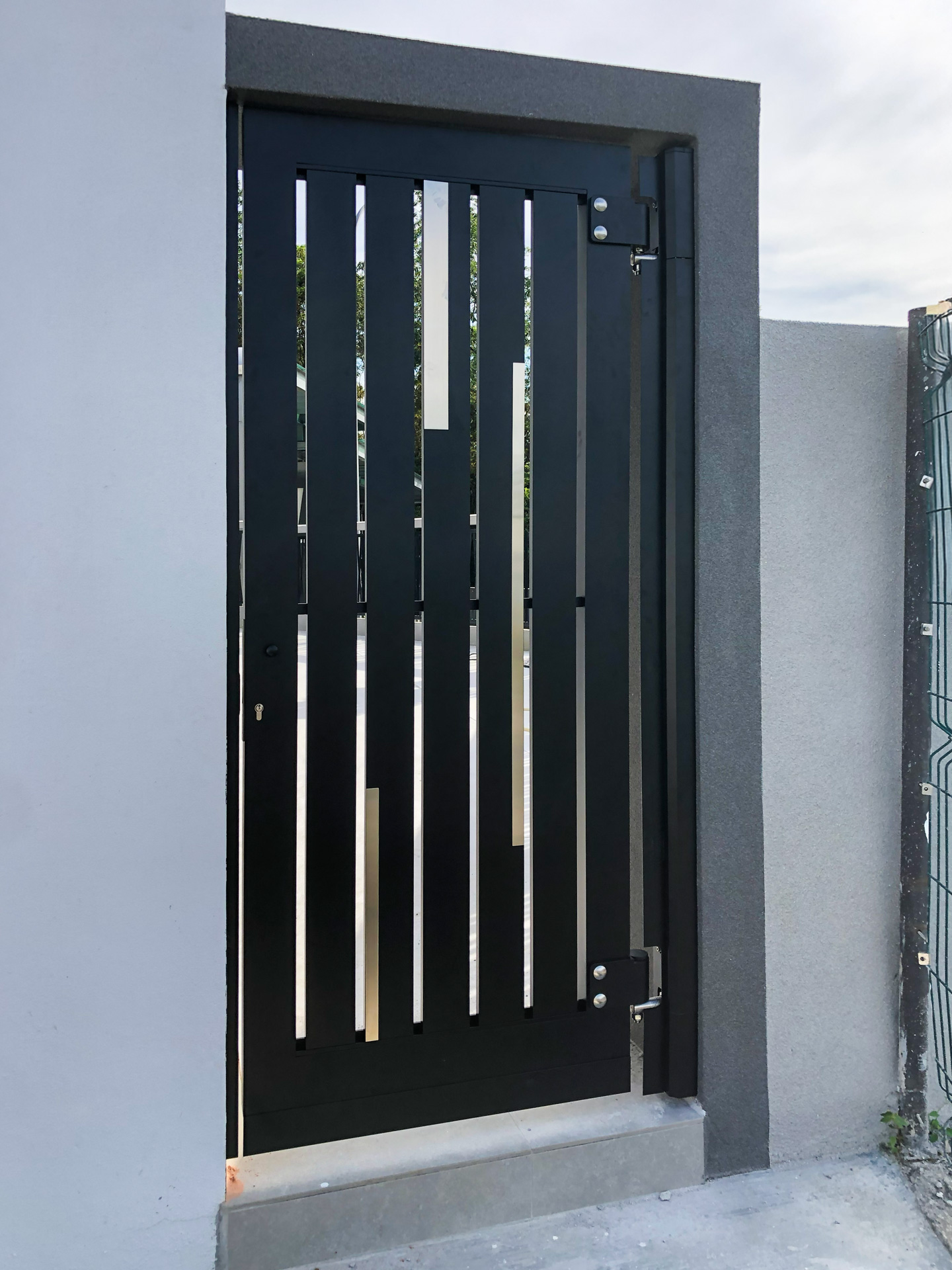 Trackless folding gate Trackless autogate Folding gate Malaysia Aluminium gate Malaysia Delux autogate Unigate Autogate Malaysia Unigate Malaysia Trackless gate Malaysia Aluminium gate supplier Malaysia Aluminium auto gate Autogate price Autogate system price Trackless autogate malaysia price Autogate malaysia price Aluminium gate suppliers LINO GN303