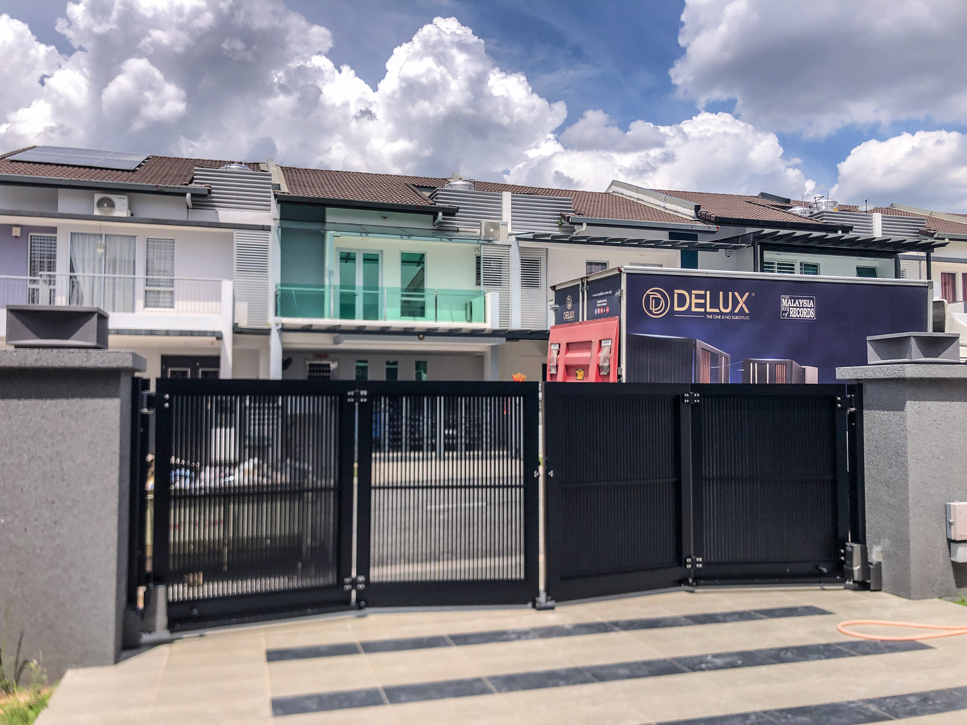 Trackless folding gate Trackless autogate Folding gate Malaysia Aluminium gate Malaysia Delux autogate Unigate Autogate Malaysia Unigate Malaysia Trackless gate Malaysia Aluminium gate supplier Malaysia Aluminium auto gate Autogate price Autogate system price Trackless autogate malaysia price Autogate malaysia price Aluminium gate suppliers