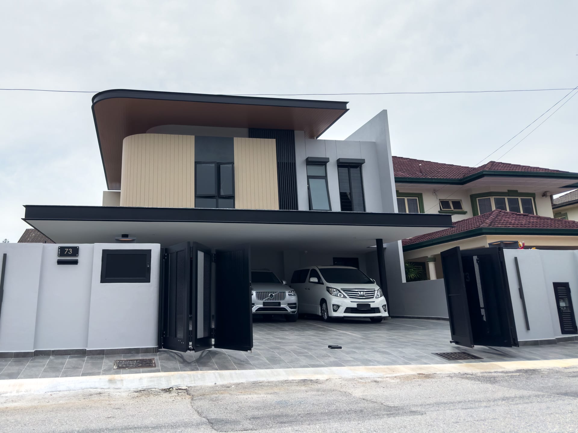 IMG_4798 Trackless folding gate Trackless autogate Folding gate Malaysia Aluminium gate Malaysia Delux autogate Unigate Autogate Malaysia Unigate Malaysia Trackless gate Malaysia Aluminium gate supplier Malaysia Aluminium auto gate Autogate price Autogate system price Trackless autogate malaysia price Autogate malaysia price Aluminium gate suppliers