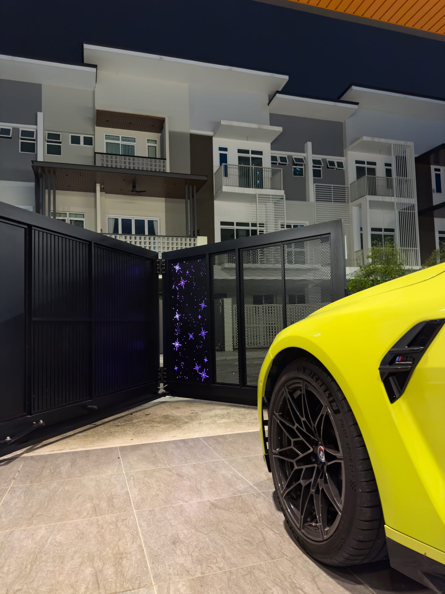 IMG_7052 Trackless folding gate Trackless autogate Folding gate Malaysia Aluminium gate Malaysia Delux autogate Unigate Autogate Malaysia Unigate Malaysia Trackless gate Malaysia Aluminium gate supplier Malaysia Aluminium auto gate Autogate price Autogate system price Trackless autogate malaysia price Autogate malaysia price Aluminium gate suppliers