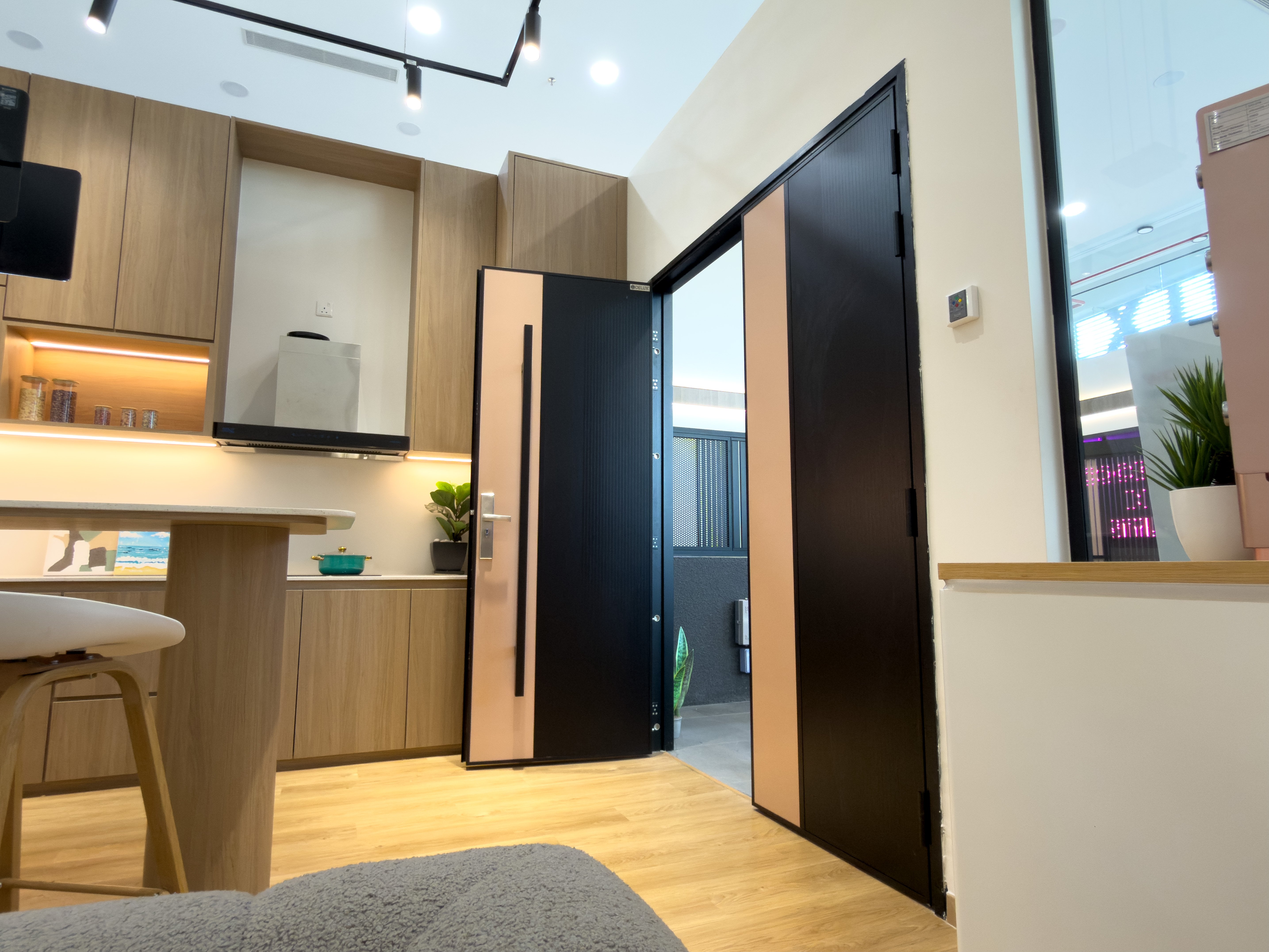 LN207_Showroom 1.jpg