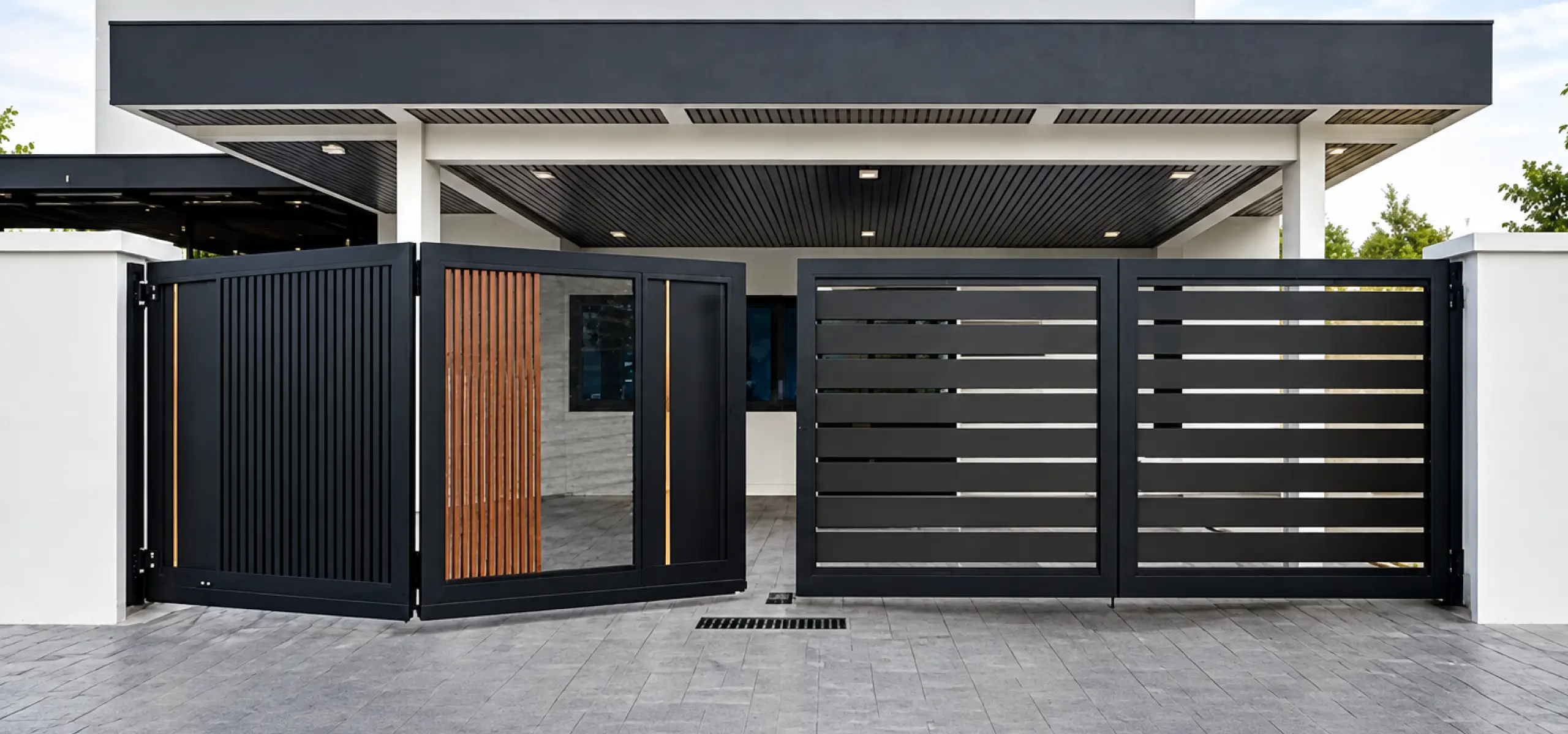 Have You Ever Wondered Which Gate Suits You? DELUX Folding Gate VS Swing Gate