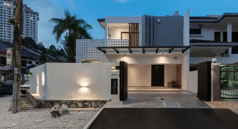 Contemporary Autogate for Semi-Detached Home in Petaling Jaya