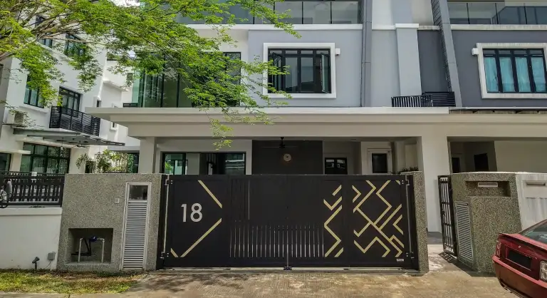 Decorative Autogate for Semi-Detached Home in Puchong