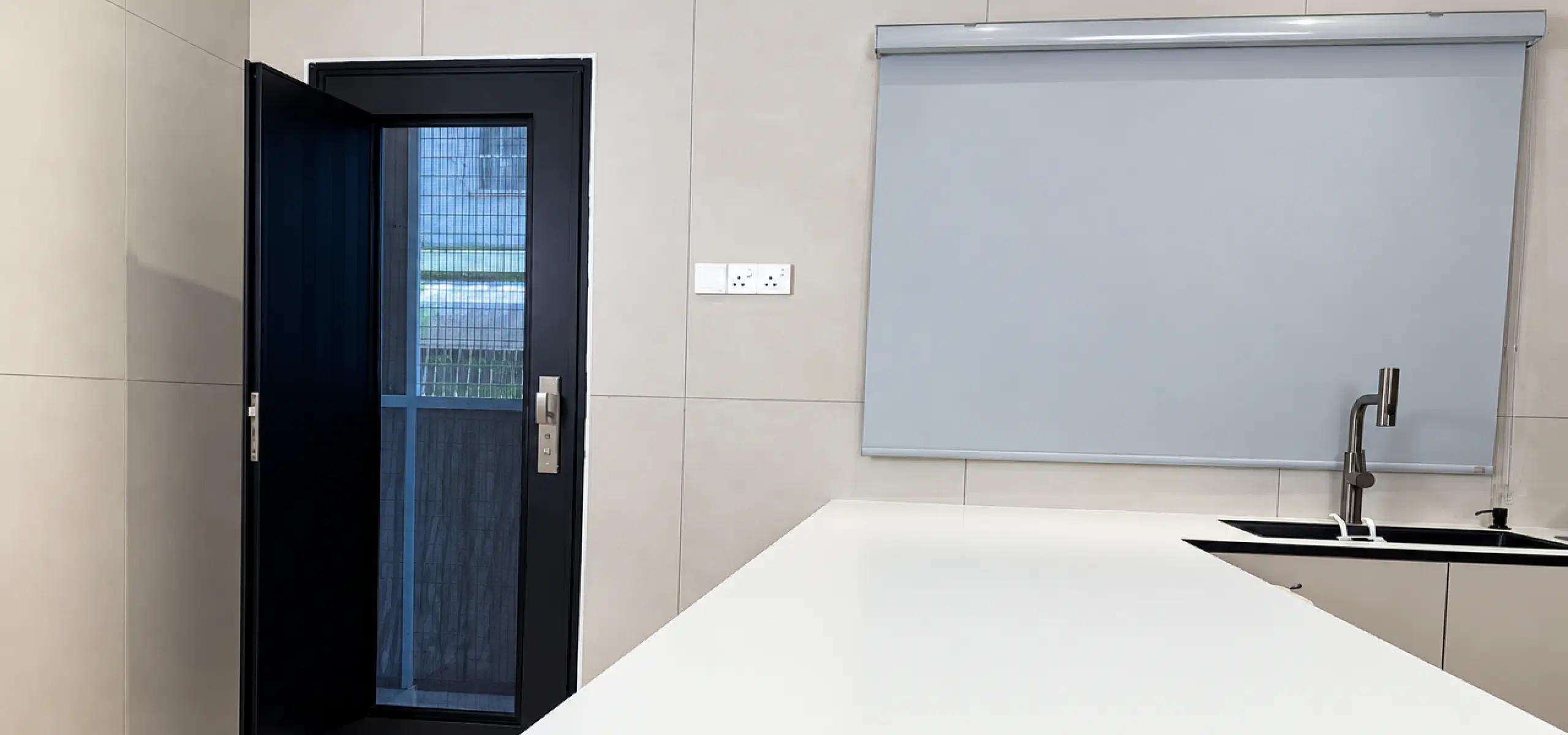 Lifetime Companion in the Kitchen – DELUX AlutechDoor