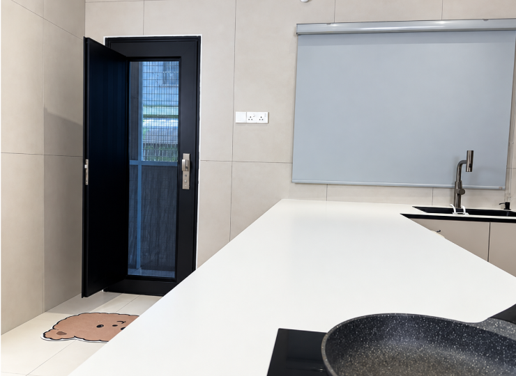 Lifetime Companion in the Kitchen – DELUX AlutechDoor