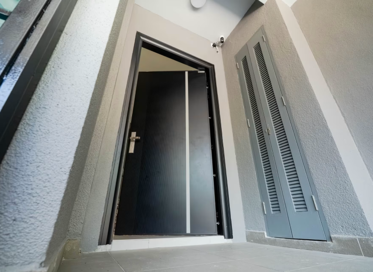 How Many Lock Points Does a Security Door Need in Malaysia?