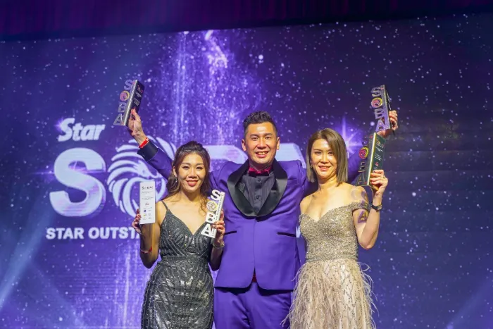 DELUX team receiving the Star Outstanding Business Award (SOBA) 2021