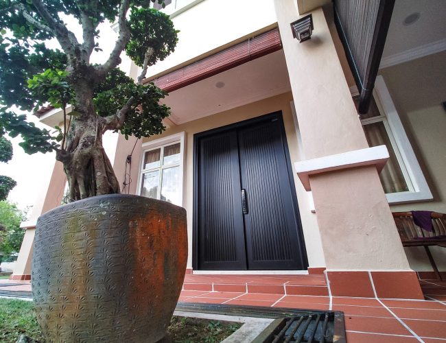 Security door Malaysia Aluminum door Luxury security door Delux security door price Aluminium security door Alutechdoor Security door design for home Best safety door Best security door malaysia Modern security door Security door design Double Door DT612P