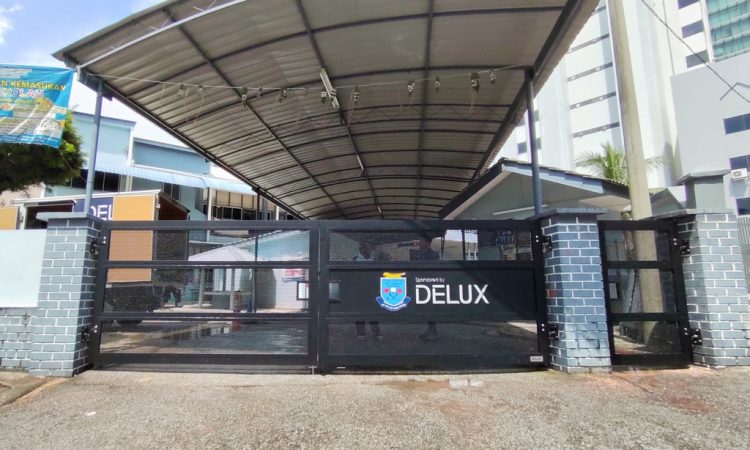 Gate to School Programme, Delux