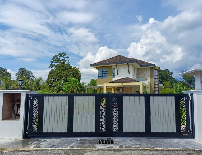Trackless folding gate Trackless autogate Folding gate Malaysia Aluminium gate Malaysia Delux autogate Unigate Autogate Malaysia Unigate Malaysia Trackless gate Malaysia Aluminium gate supplier Malaysia Aluminium auto gate Autogate price Autogate system price Trackless autogate malaysia price Autogate malaysia price Aluminium gate suppliers mj104