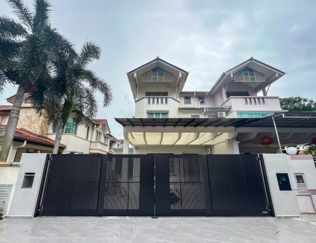 Trackless folding gate Trackless autogate Folding gate Malaysia Aluminium gate Malaysia Delux autogate Unigate Autogate Malaysia Unigate Malaysia Trackless gate Malaysia Aluminium gate supplier Malaysia Aluminium auto gate Autogate price Autogate system price Trackless autogate malaysia price Autogate malaysia price Aluminium gate suppliers xe9