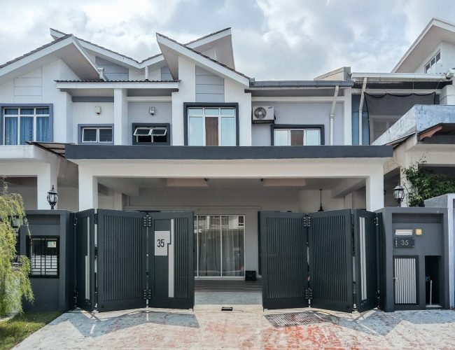 Trackless folding gate Trackless autogate Folding gate Malaysia Aluminium gate Malaysia Delux autogate Unigate Autogate Malaysia Unigate Malaysia Trackless gate Malaysia Aluminium gate supplier Malaysia Aluminium auto gate Autogate price Autogate system price Trackless autogate malaysia price Autogate malaysia price Aluminium gate suppliers inline 2