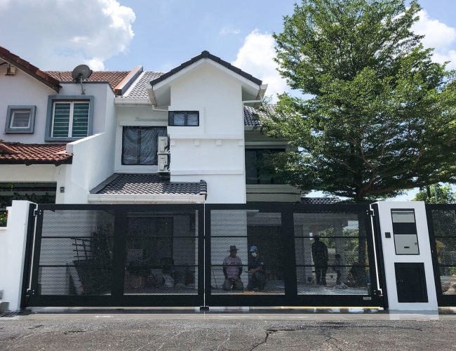 Trackless folding gate Trackless autogate Folding gate Malaysia Aluminium gate Malaysia Delux autogate Unigate Autogate Malaysia Unigate Malaysia Trackless gate Malaysia Aluminium gate supplier Malaysia Aluminium auto gate Autogate price Autogate system price Trackless autogate malaysia price Autogate malaysia price Aluminium gate suppliers x7