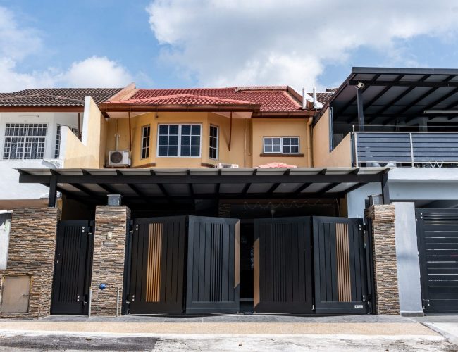 Trackless folding gate Trackless autogate Folding gate Malaysia Aluminium gate Malaysia Delux autogate Unigate Autogate Malaysia Unigate Malaysia Trackless gate Malaysia Aluminium gate supplier Malaysia Aluminium auto gate Autogate price Autogate system price Trackless autogate malaysia price Autogate malaysia price Aluminium gate suppliers lustre 1